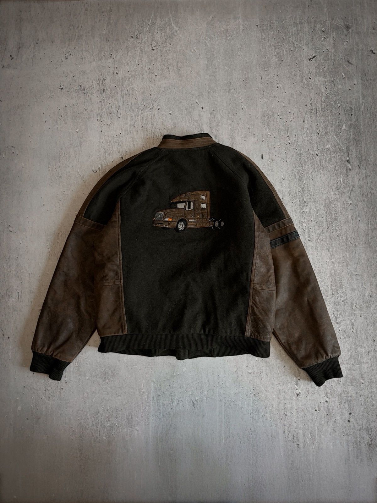 Vintage Vintage 90s Volvo Truck Versity jacket leather and wool Size US XXL / EU 58 / 5 - 1 Thumbnail