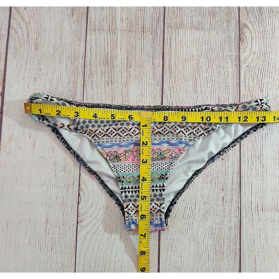 Victoria's Secret Pair of The Strappy Cheeky bikini bottoms sz S Size ONE SIZE - 10 Thumbnail