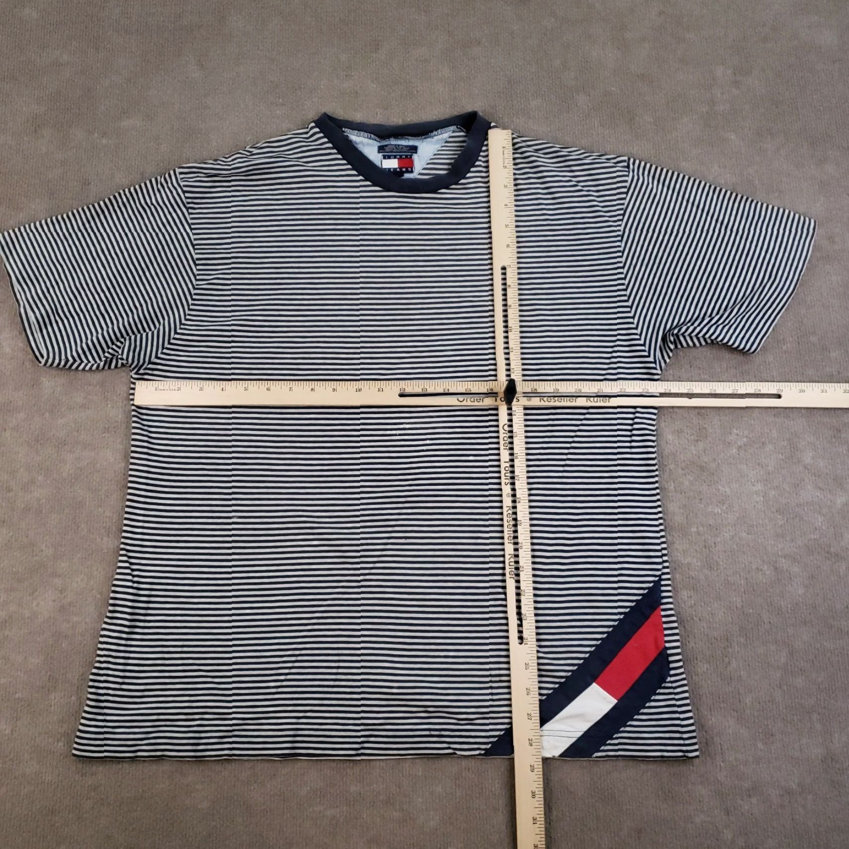 Tommy Hilfiger VINTAGE Tommy Hilfiger Shirt Mens Large White Blue Striped Crew Neck Short Sleeve Y2K Size US L / EU 52-54 / 3 - 2 Thumbnail