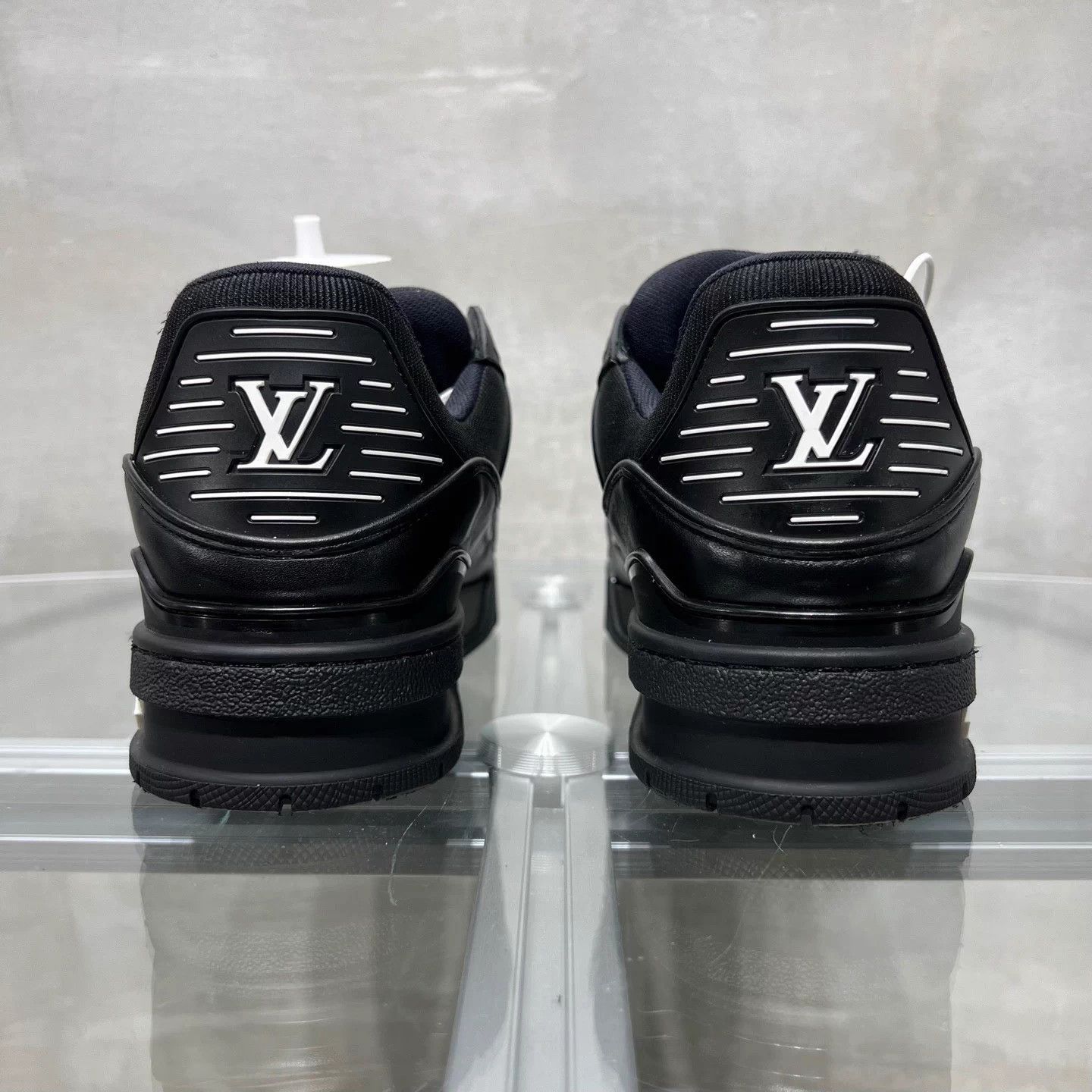 Louis Vuitton Louis Vuitton LV Trainer Black Warrior UK7 (41) Size US 8 / EU 41 - 6 Thumbnail