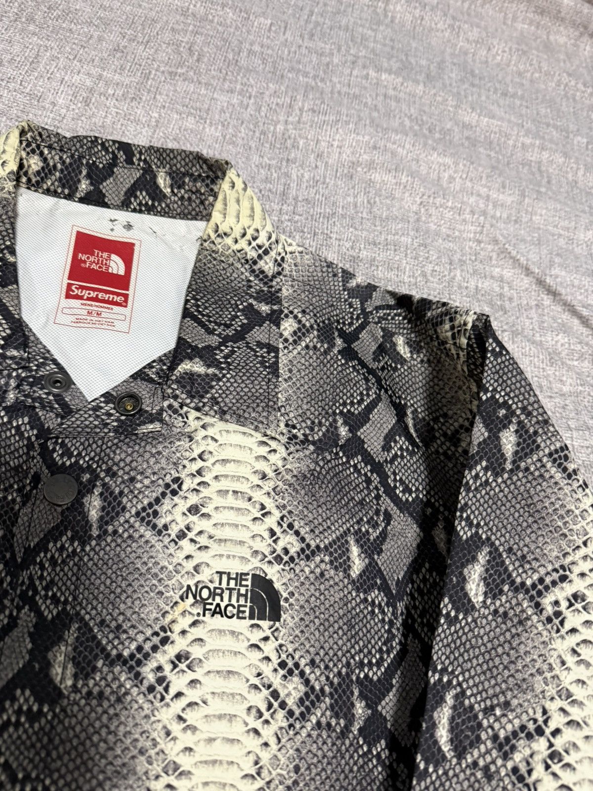 Supreme × The North Face Supreme tnf the north face snakeskin taped seam coach Jacket Size US M / EU 48-50 / 2 - 4 Thumbnail