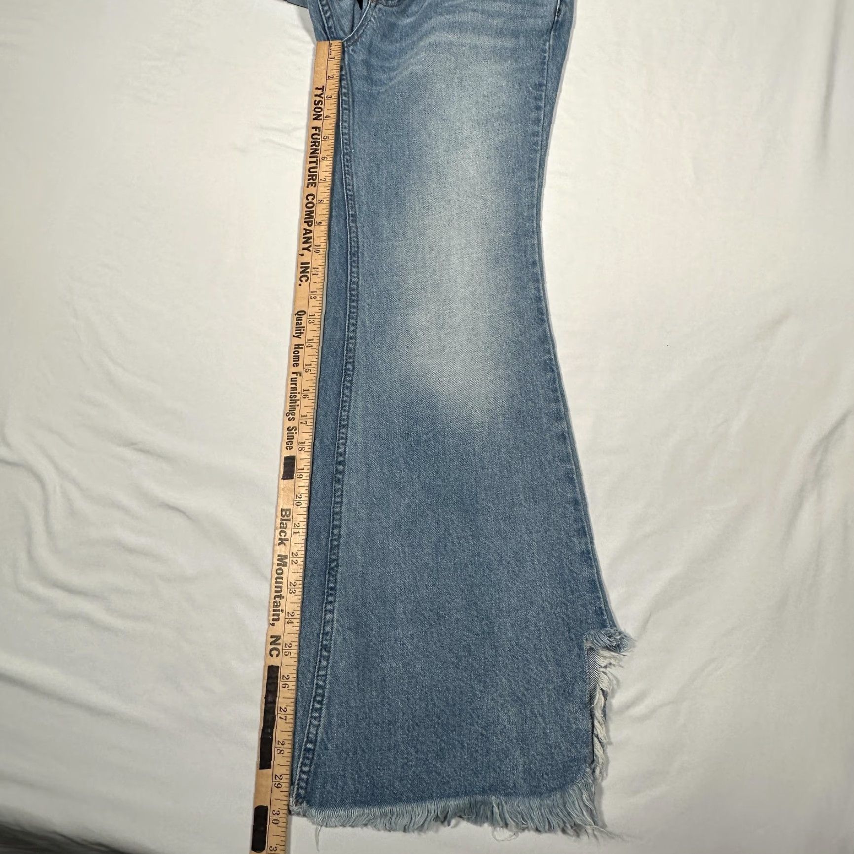 Vintage VINTAGE We The Free Women's Jeans Flared High Rise Denim 28 Blue Distressed Frayed Pockets 2010s Size 28" / US 6 / IT 42 - 3 Thumbnail