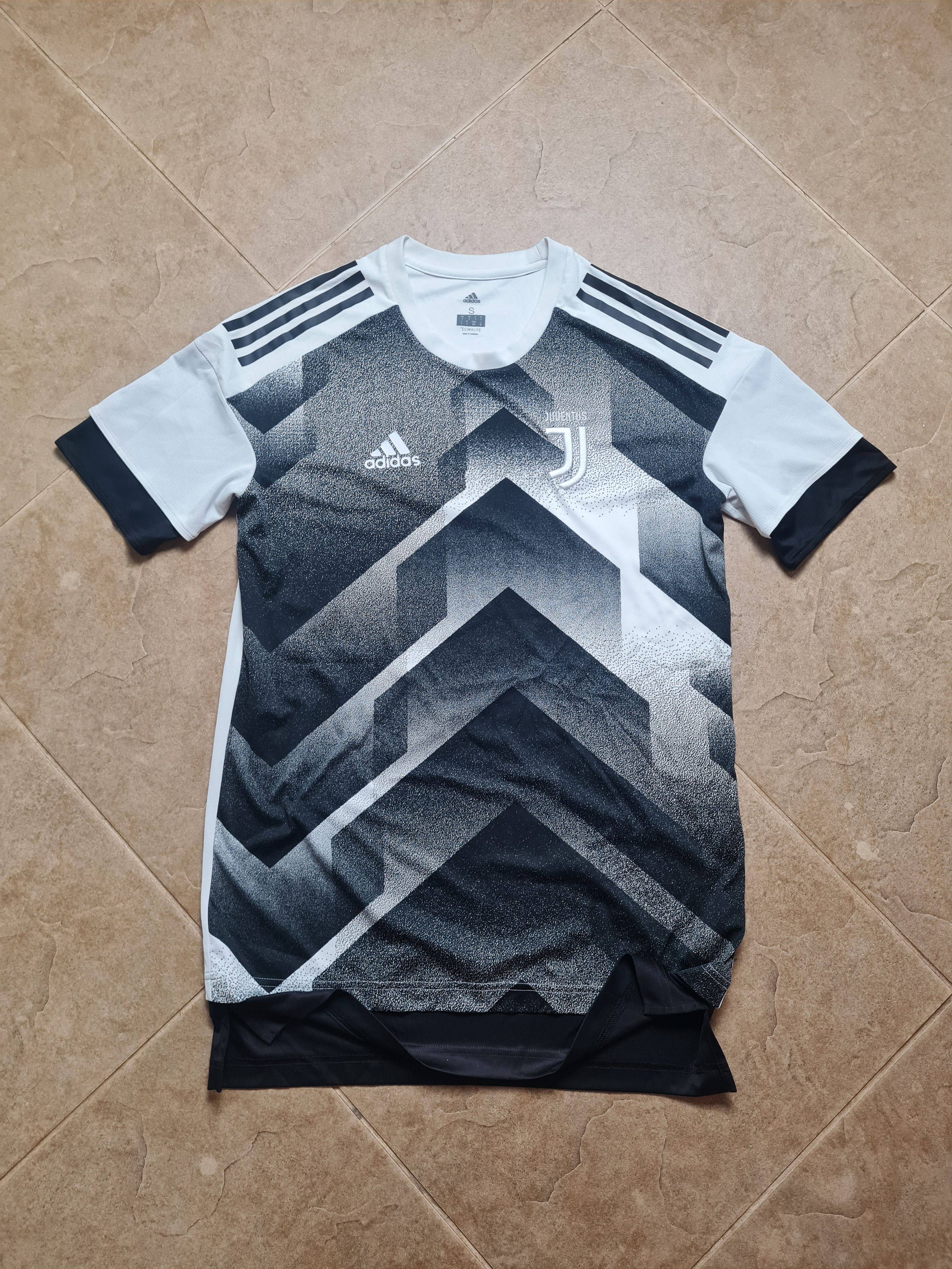 Adidas Football Jersey Adidas Juventus Soccer Shirt Vintage Size US S / EU 44-46 / 1 - 7 Thumbnail