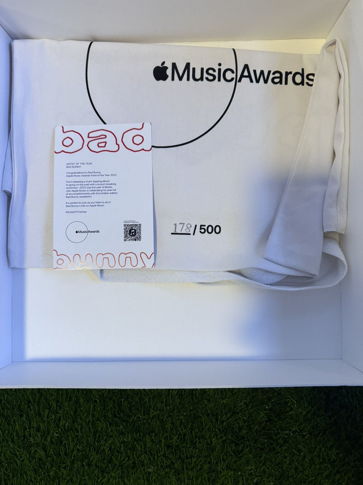 Apple Bad Bunny X Apple Artist of the Year 2022 Sweater Size US L / EU 52-54 / 3 - 9 Thumbnail
