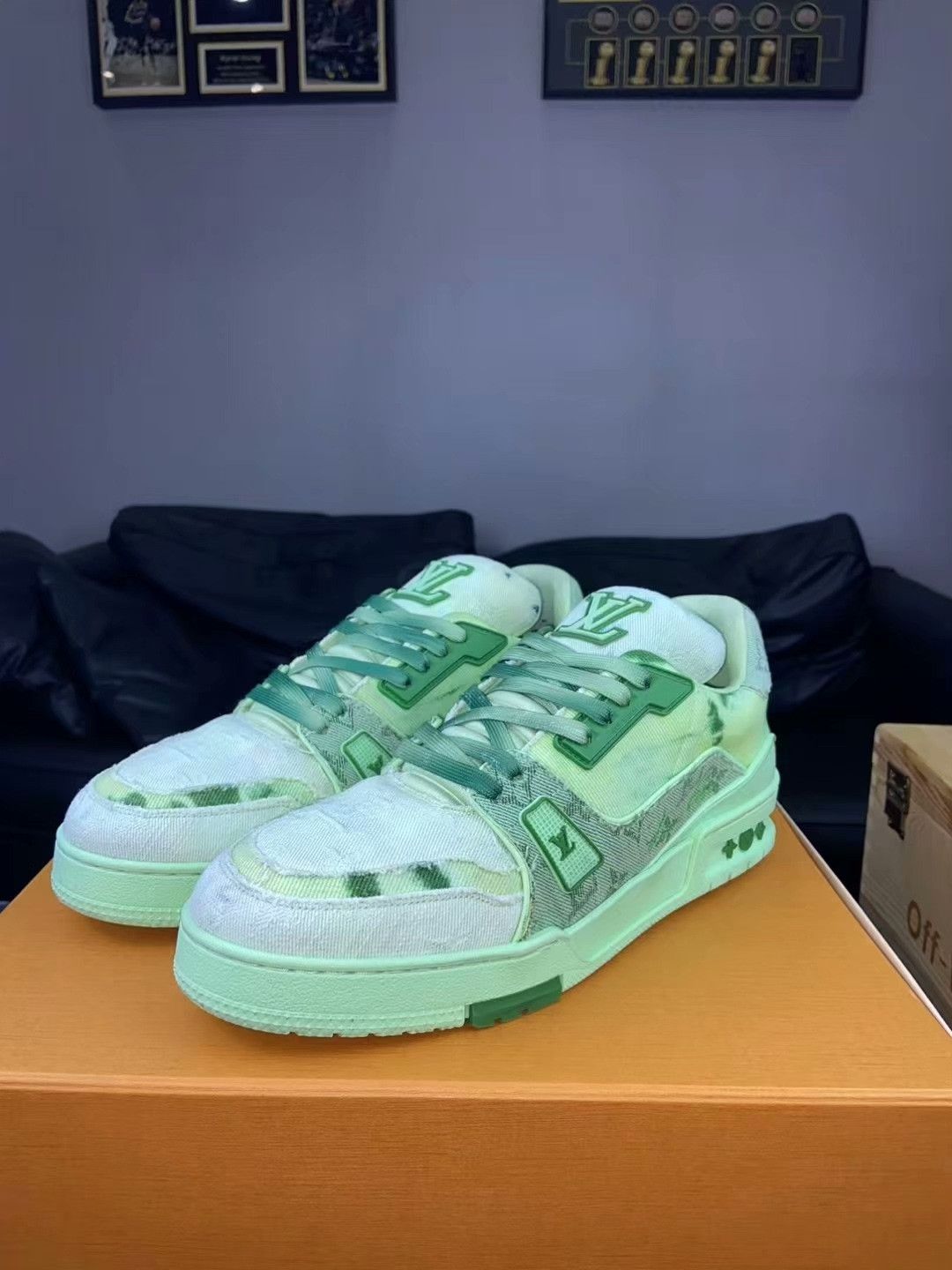 Louis Vuitton Louis Vuitton Training Gradient Multi Lowtop Sneakers 42 Men Size US 9 / EU 42 - 1 Thumbnail