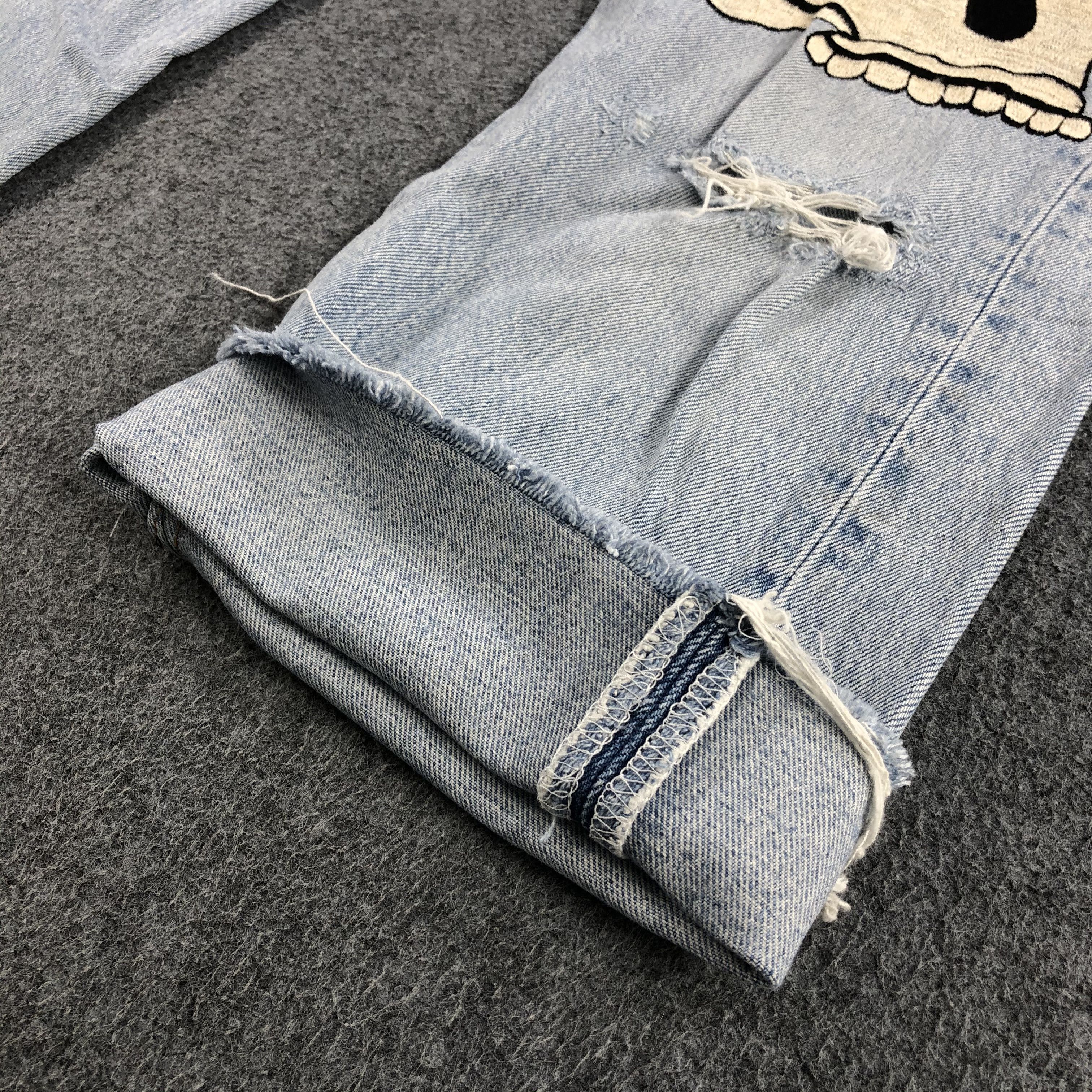 Levi's × Vintage Vintage 90s Light Wash Levis 501 Jeans Skull Patch-JM971 Size US 31 - 7 Thumbnail