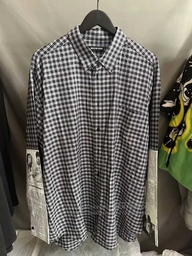 Balenciaga Balenciaga Newspaper Plaid Button. Size US XS / EU 42 / 0 - 1 Thumbnail