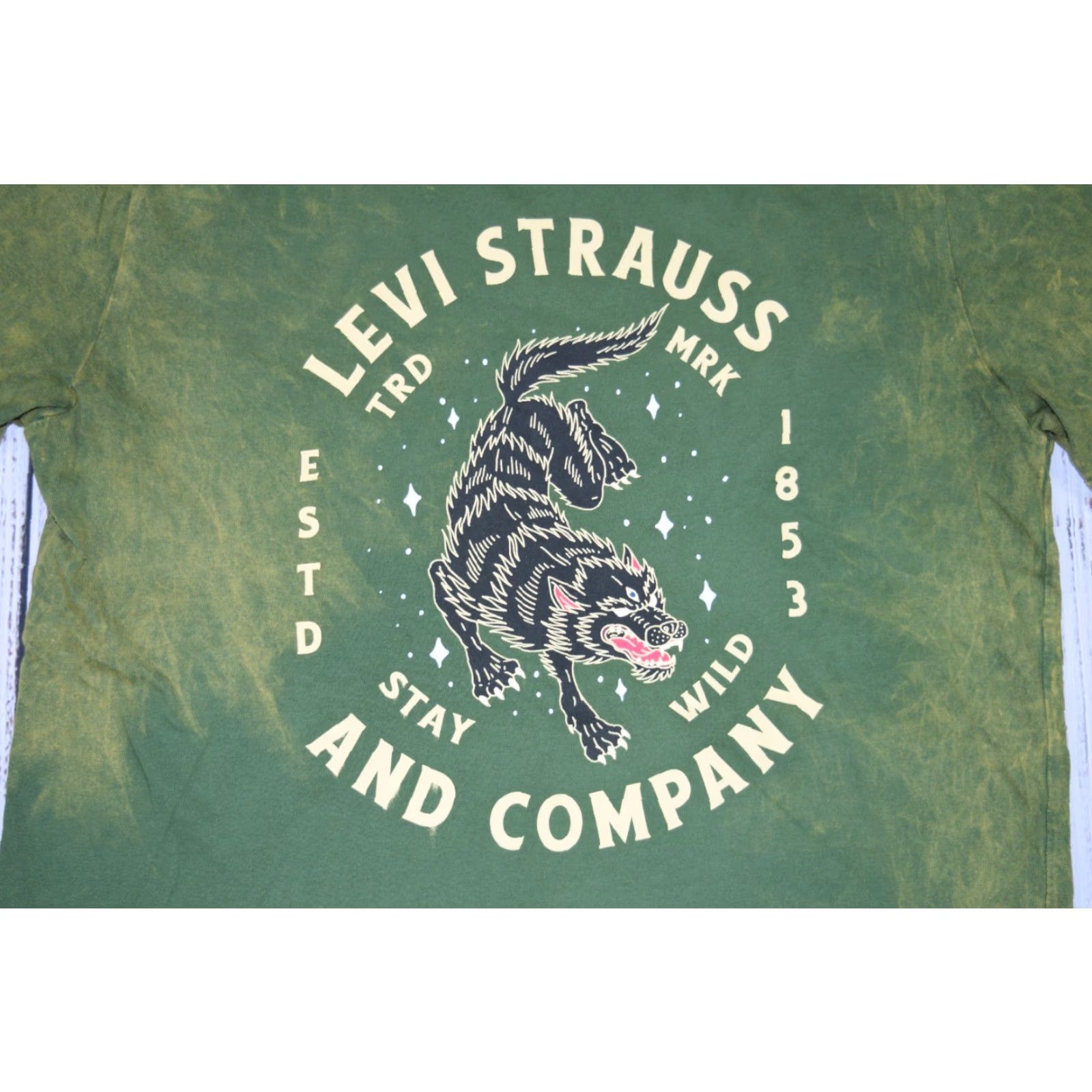 Levi's LEVI'S Men's Graphic T-Shirt Wolf Print Tie Dye Green Regular Fit Size M Size US M / EU 48-50 / 2 - 2 Thumbnail
