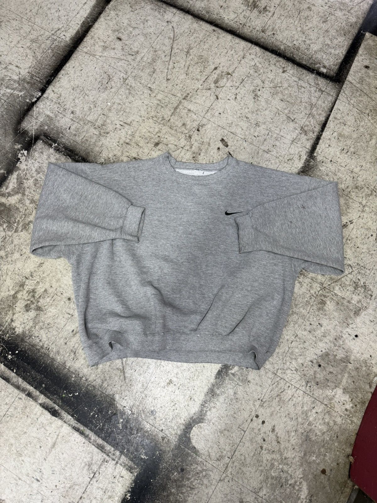 Nike Vintage Nike Distressed Heather Grey Boxy Crewneck Sweater Size US XXL / EU 58 / 5 - 1 Thumbnail