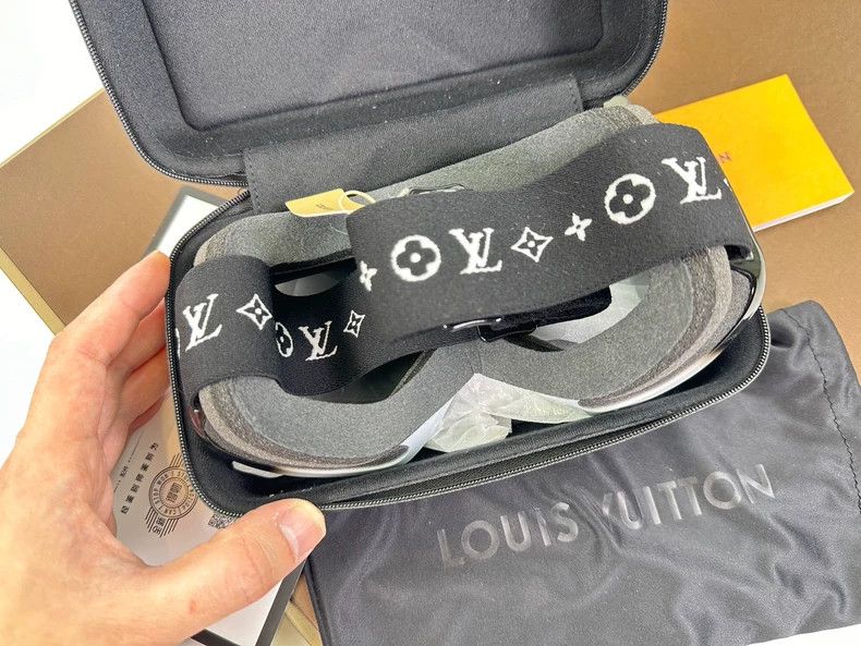 Louis Vuitton Louis Vuitton Ski goggles 2501-Nextarrow Size ONE SIZE - 2 Thumbnail