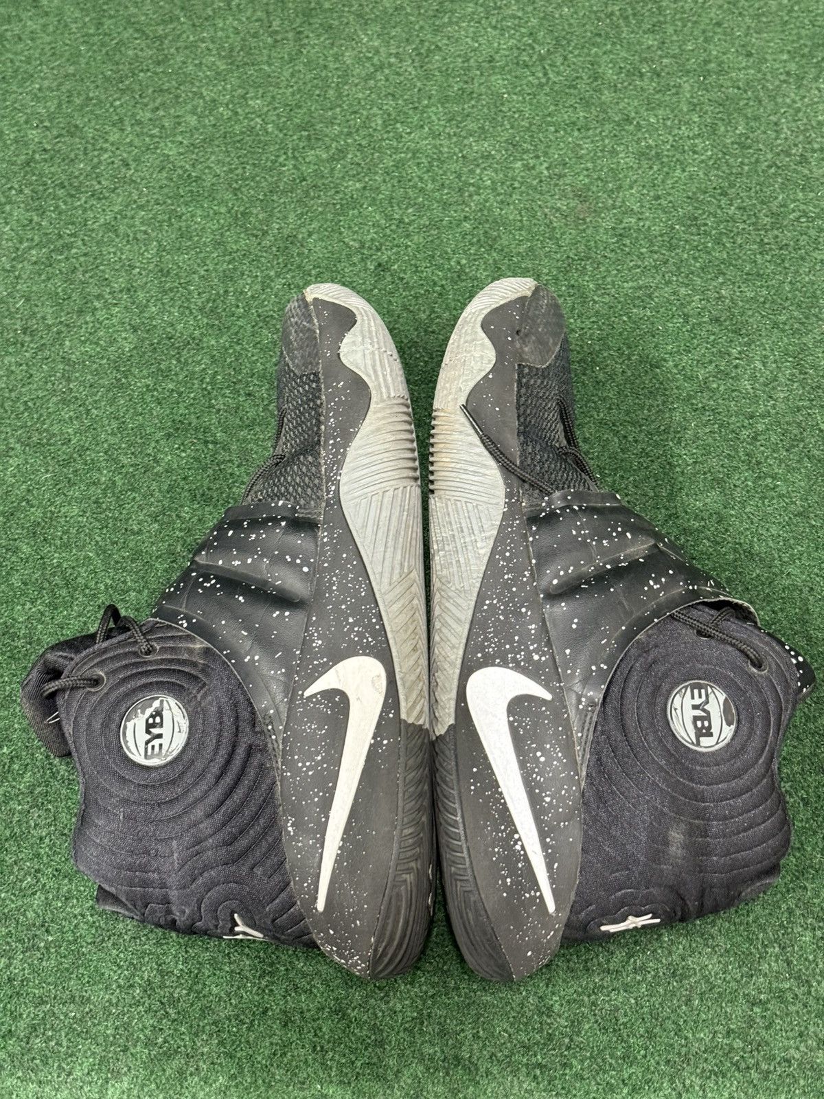 Nike RARE 2016 Nike Kyrie 2 EYBL PE Promo Black White Wolf Grey Size US 14 / EU 47 - 3 Thumbnail