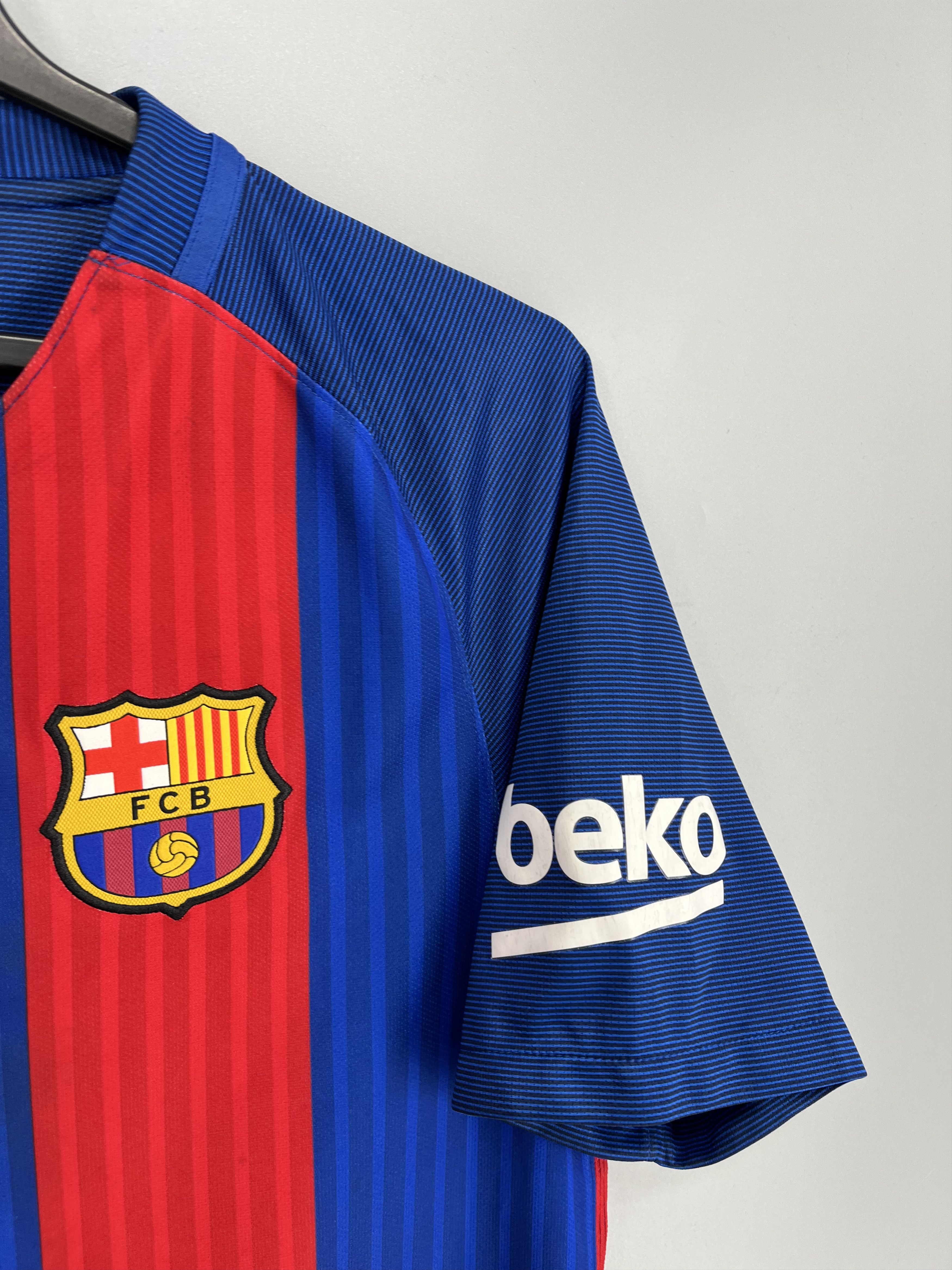 Vintage FC Barcelona Nike 2016 2017 Soccer Jersey Home Football Size US M / EU 48-50 / 2 - 8 Thumbnail