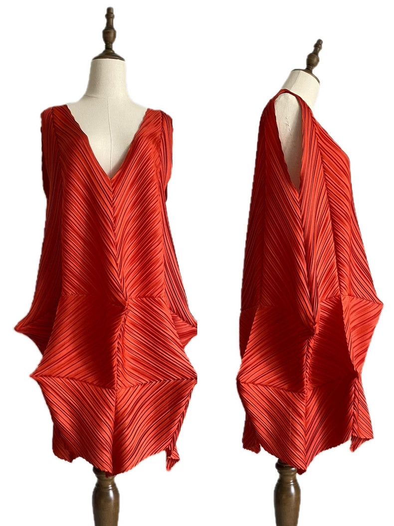 Issey Miyake Issey Miyake size:2 Orange-red main line deep V sea urchin Size S / US 4 / IT 40 - 4 Thumbnail