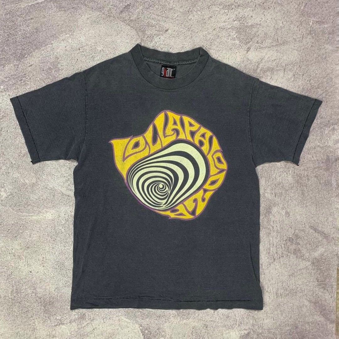 Band Tees LOLLAPALOOZA VINTAGE '92 Size US M / EU 48-50 / 2 - 1 Thumbnail