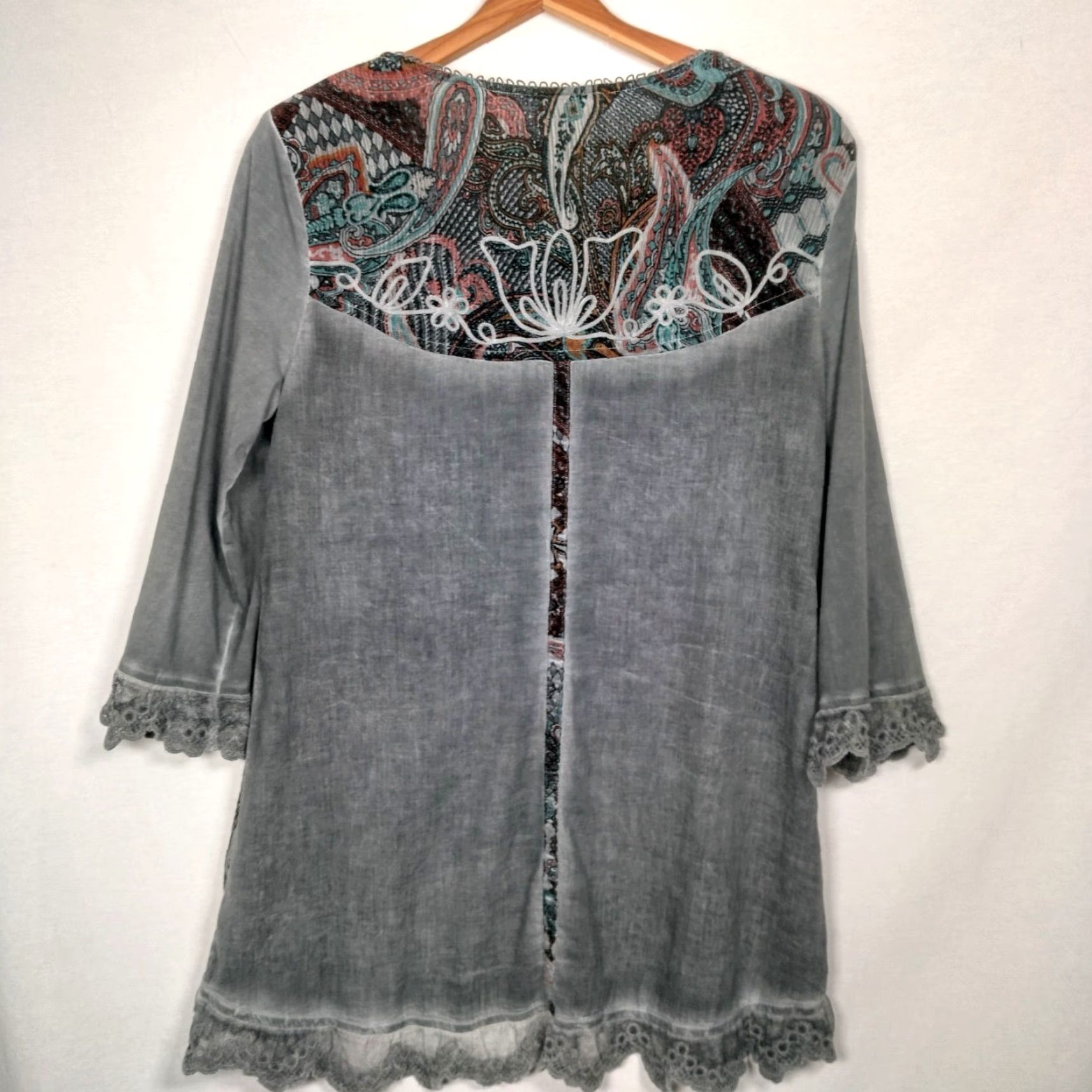 Soft Surroundings SOFT SURROUNDINGS Tunic Top Shirt Women Small Gray Paisley Embroidered Lace Trim Bohemian Size S / US 4 / IT 40 - 3 Thumbnail