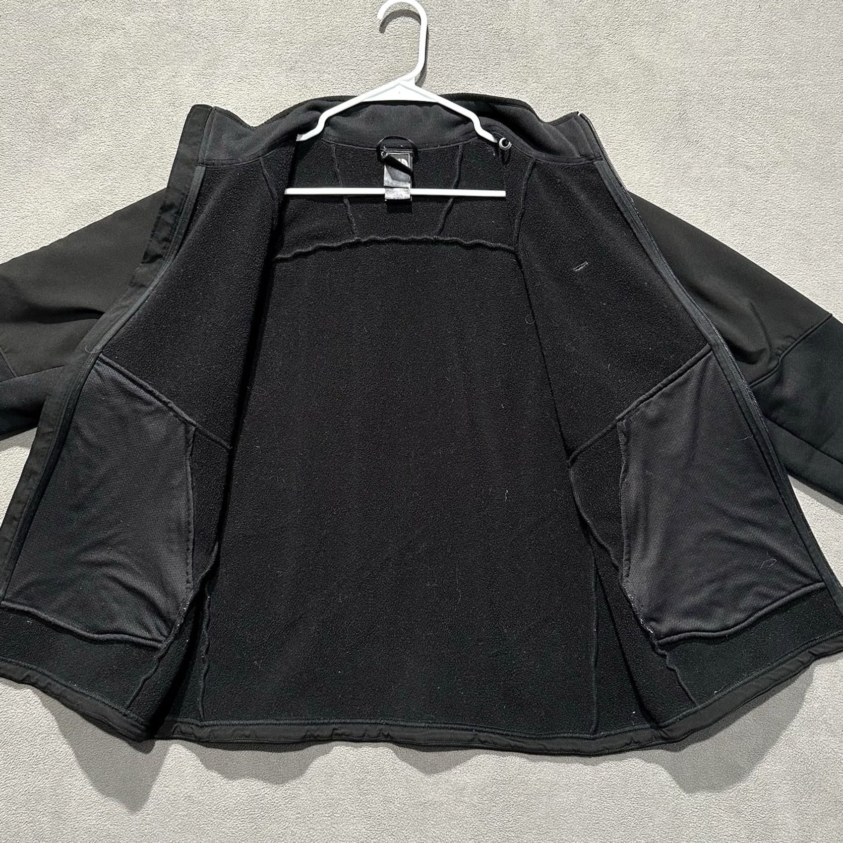 The North Face The North Face Jacket Mens Large Black Soft Shell Full Zip Momentum 300 Pro Windbreaker EUC Size US L / EU 52-54 / 3 - 3 Thumbnail