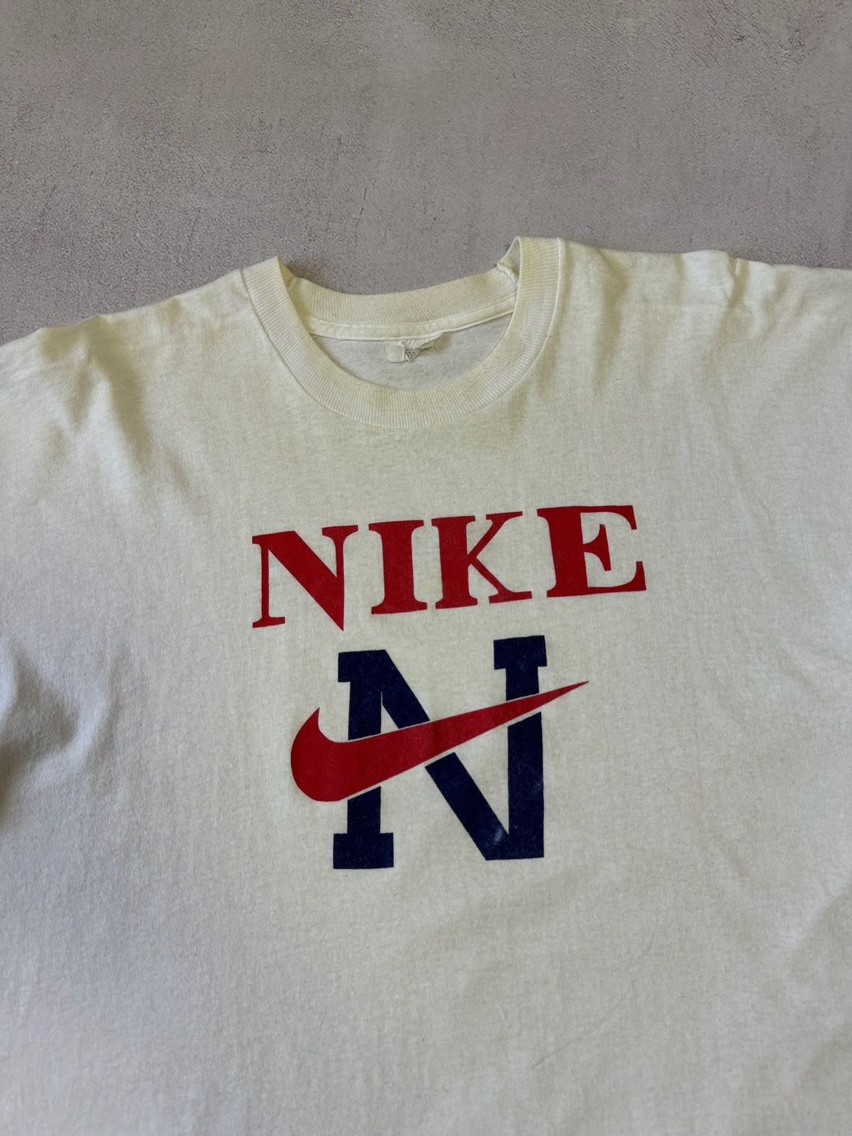 Nike × Vintage Vintage Nike T Shirt Tee Big Logo Baggy Retro Design Y2K 90s Size US L / EU 52-54 / 3 - 6 Thumbnail