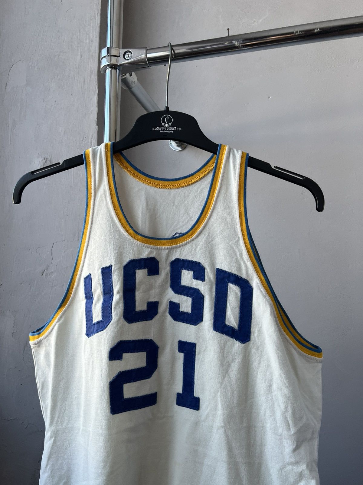 Vintage RARE! 70’S NCAA UCSD SAN DIEGO #21 SPARTAN BASKETBALLJERSEY Size US S / EU 44-46 / 1 - 4 Thumbnail