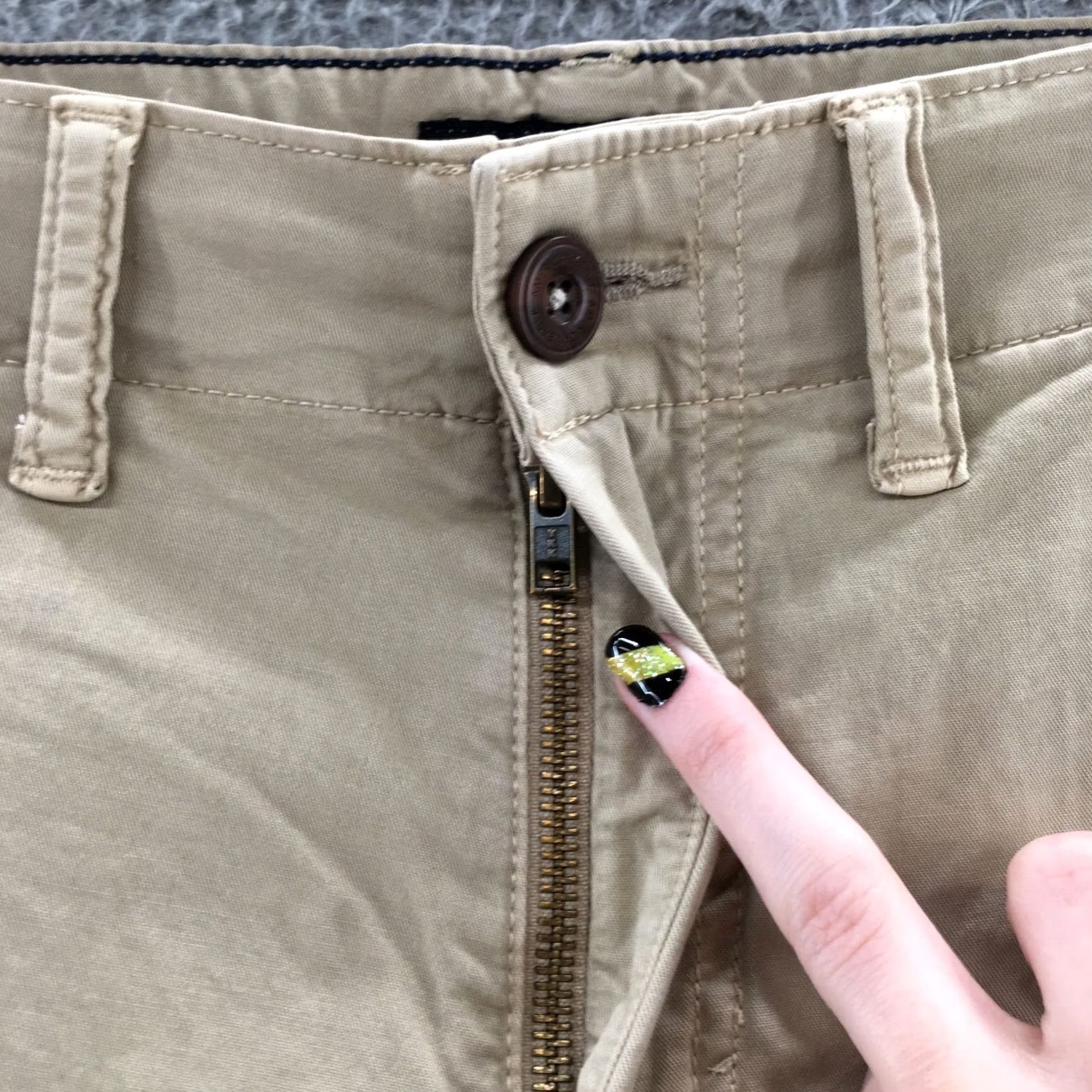 American Eagle Outfitters American Eagle Outfitters Chino Shorts Beige Mens 30x11.5 Mid Rise Casual Size US 28 / EU 44 - 3 Thumbnail