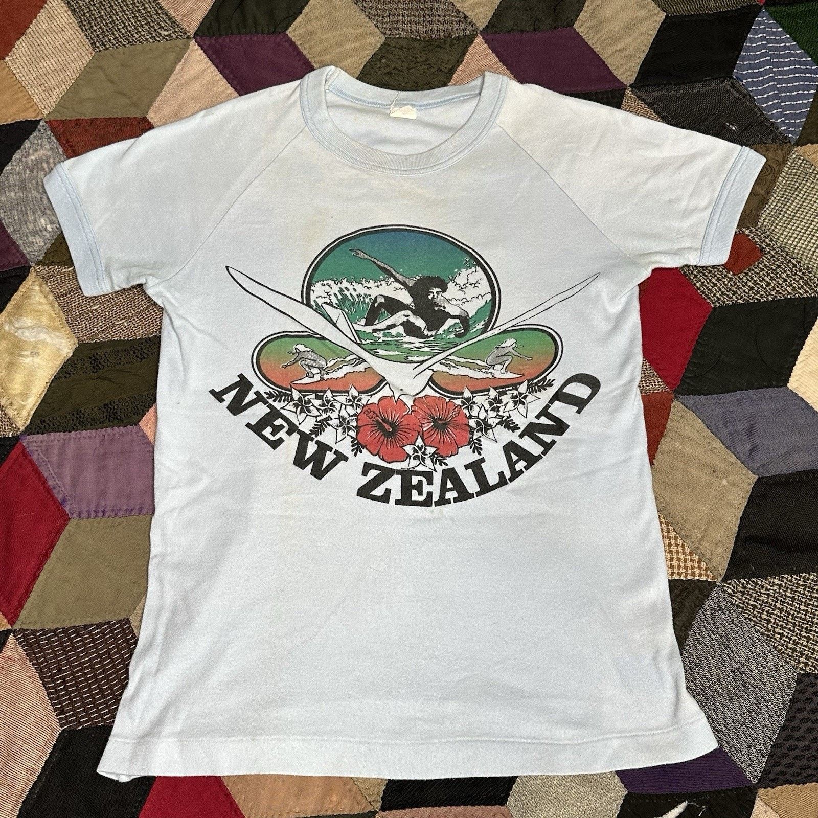 Vintage VTG 70s Endeavor New Zealand Surfer Graphic Raglan Tee Size US S / EU 44-46 / 1 - 1 Thumbnail