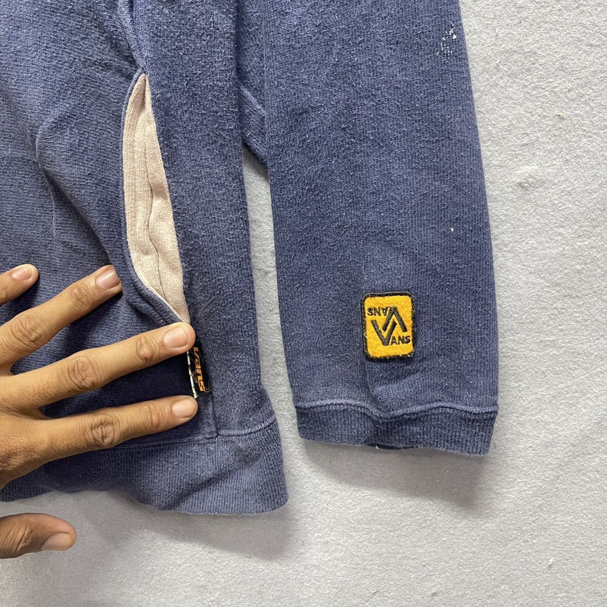Vans Vintage Vans “Off The Wall” Long Sleeve Pullover (2000s) Size US M / EU 48-50 / 2 - 4 Thumbnail