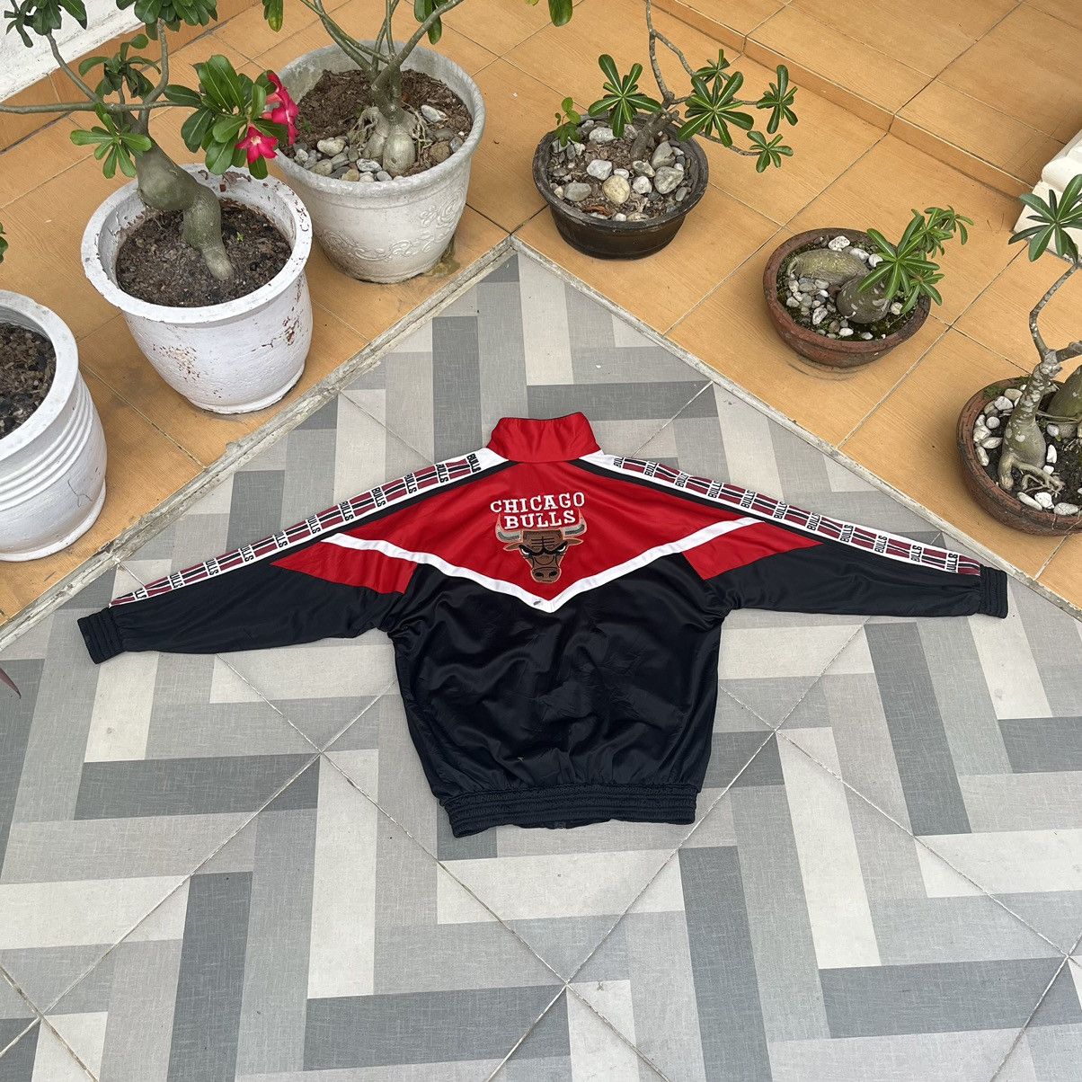 NBA 1993 Treepeat Chicago Bulls Bootleg Colorblock Tapped Jacket Size US XXL / EU 58 / 5 - 2 Thumbnail