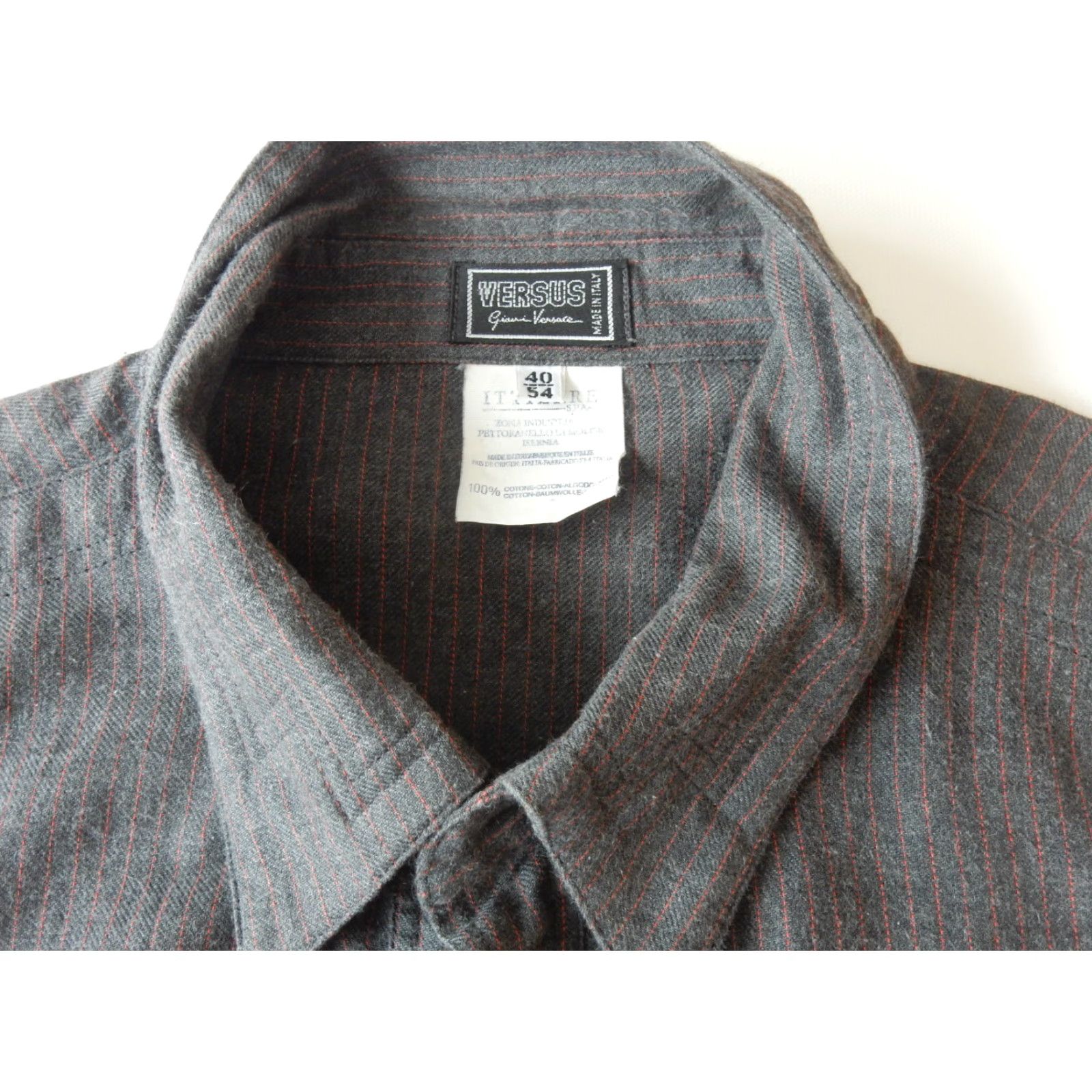 Versace VTG Versace Versus Men's Button-Front Shirt XL 54 Cotton Gray Pink Striped Long Sleeve Logo “Versus by Versace” Mens Size US XL / EU 56 / 4 - 4 Thumbnail