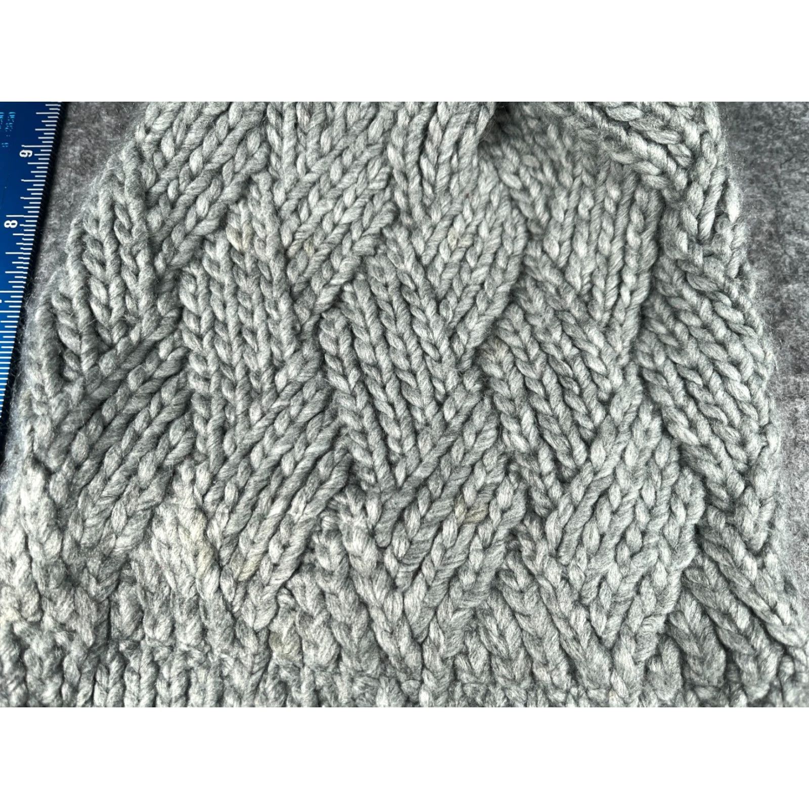 Unbranded Beanie Hat Adult One Size Gray Knit 100% Acrylic Pom Ski Outdoors