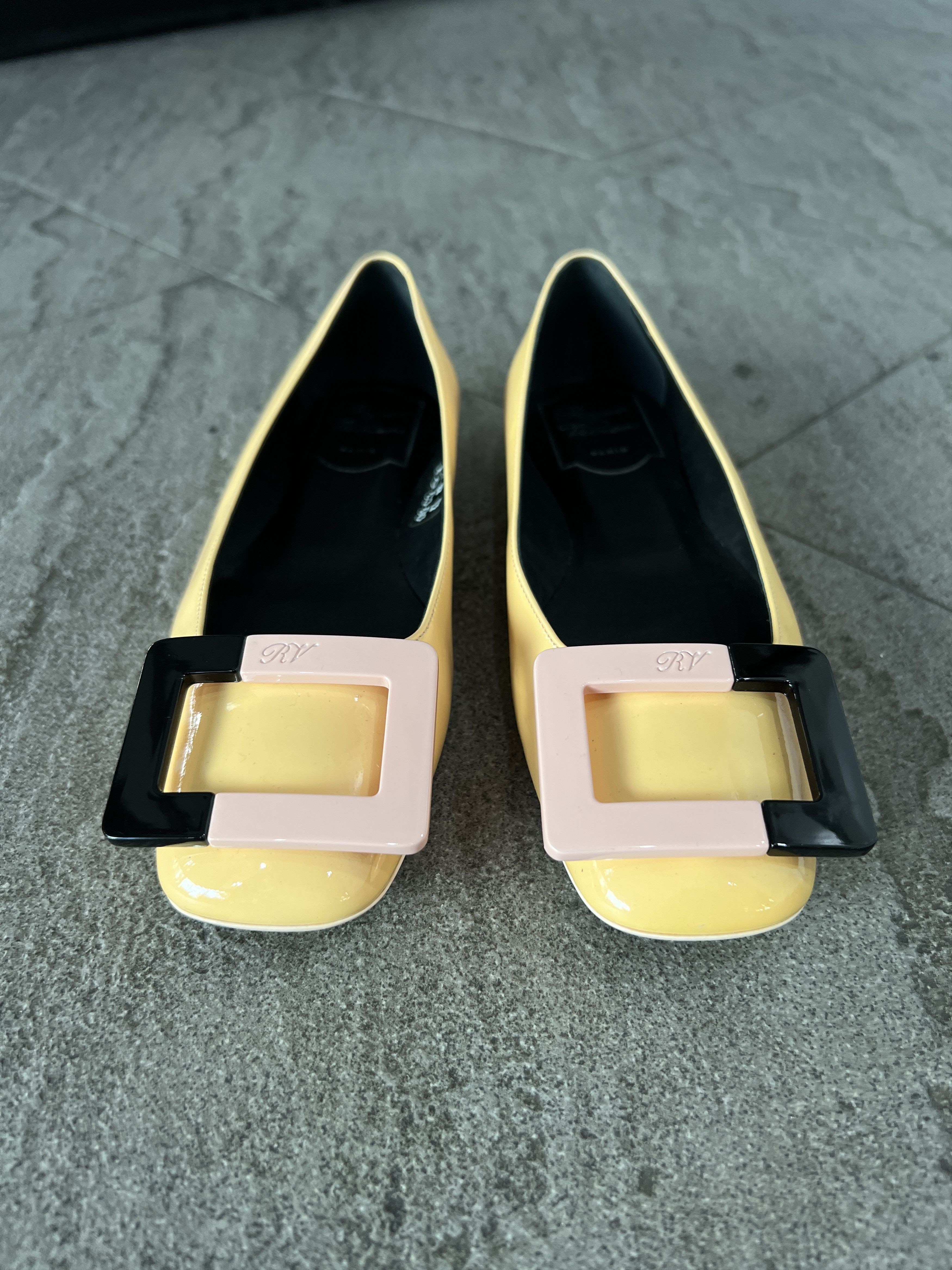 Roger Vivier Roger Vivier Gommette Patent Flats Yellow Size US 4.5 / IT 34.5 - 1 Thumbnail