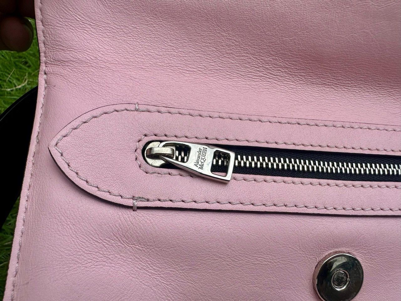 Alexander McQueen Authentic Alexander McQueen Leather S/S 2021 The Story Bag Size ONE SIZE - 9 Thumbnail