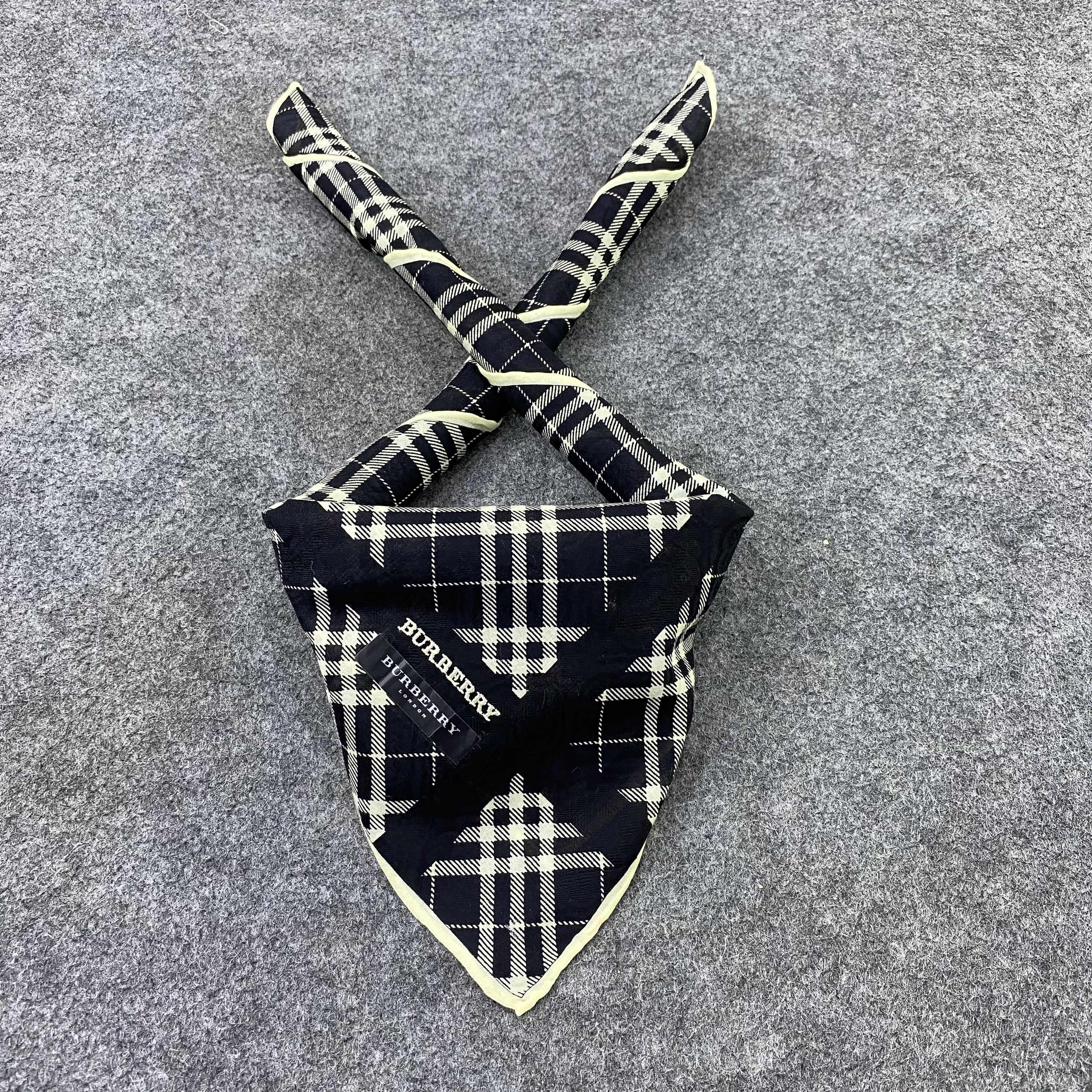 Burberry Burberry Handkerchief Neckerchief Bandana-B1722 Size ONE SIZE - 2 Thumbnail