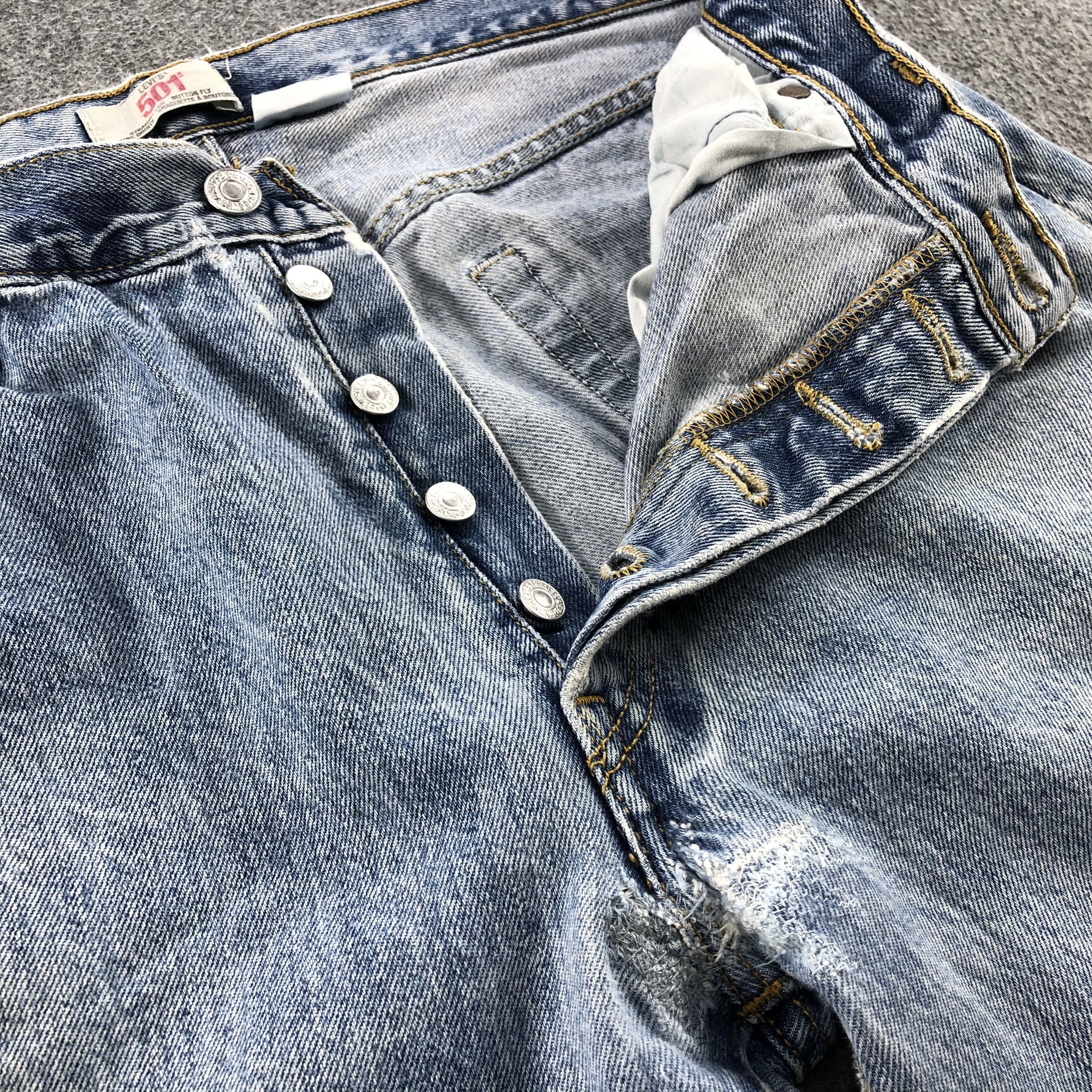Levi's Vintage Light Wash Levis 501 Jeans- J1362 Size US 35 - 8 Thumbnail