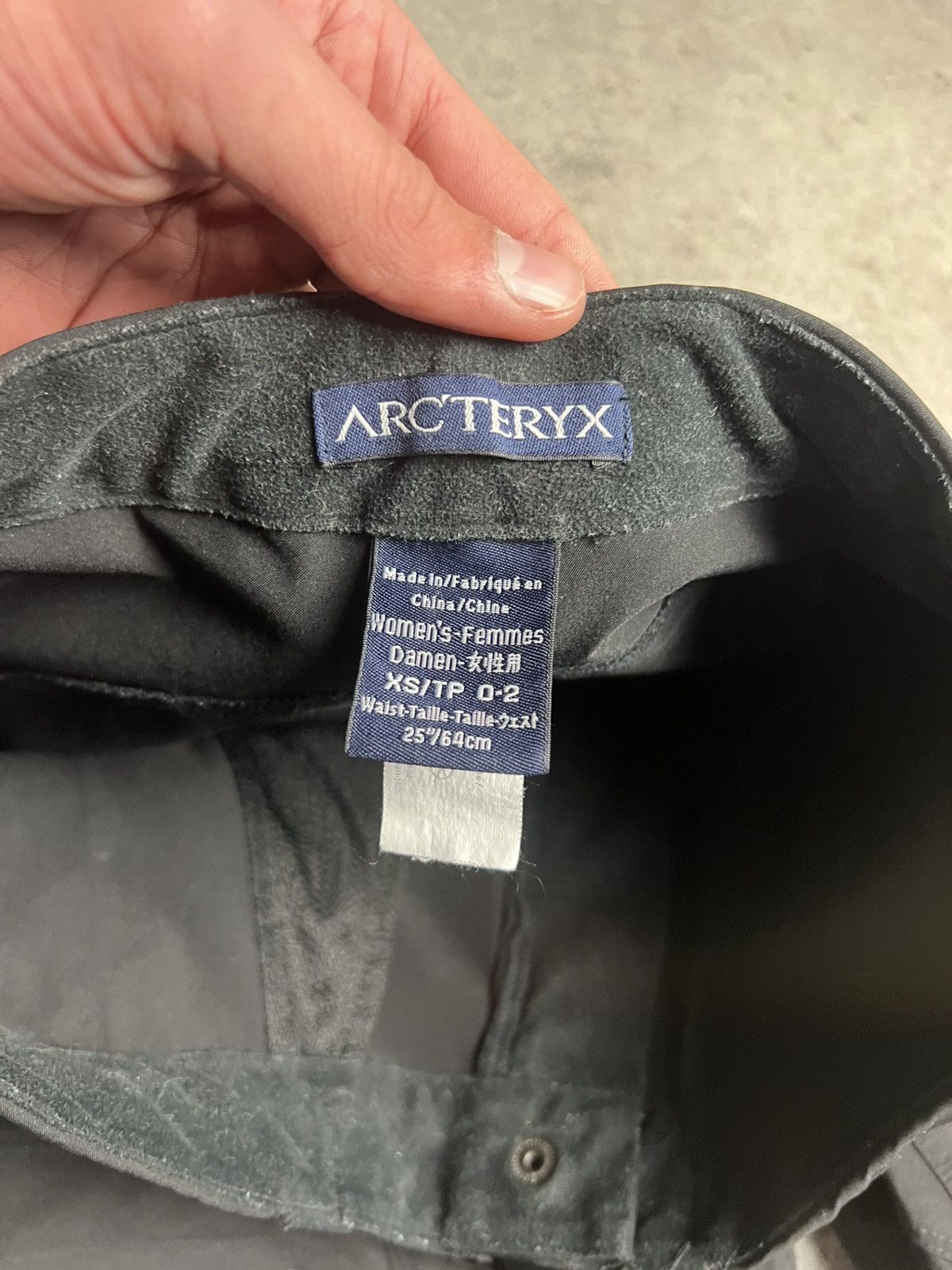 Arc'teryx Vintage Arcteryx Nylon Black Cargo Pants Travis Style Size 26" / US 2 / IT 38 - 10 Thumbnail