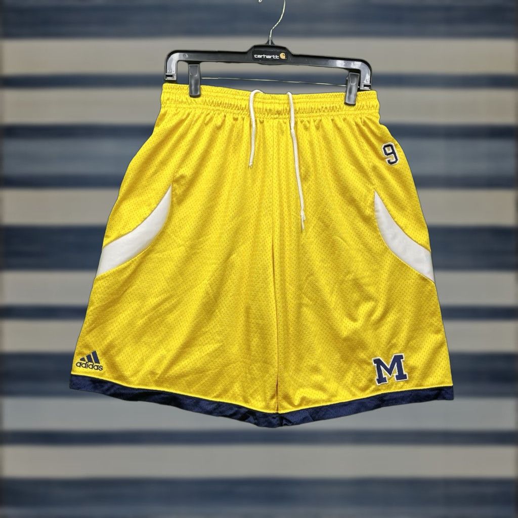 Adidas VINTAGE adidas Michigan Wolverines Shorts Mens L Yellow Jersey Logo Embroidered Team Issued Y2K Casual Sports University USA Basketball Baggy Pro Cut Size US 33 - 1 Thumbnail