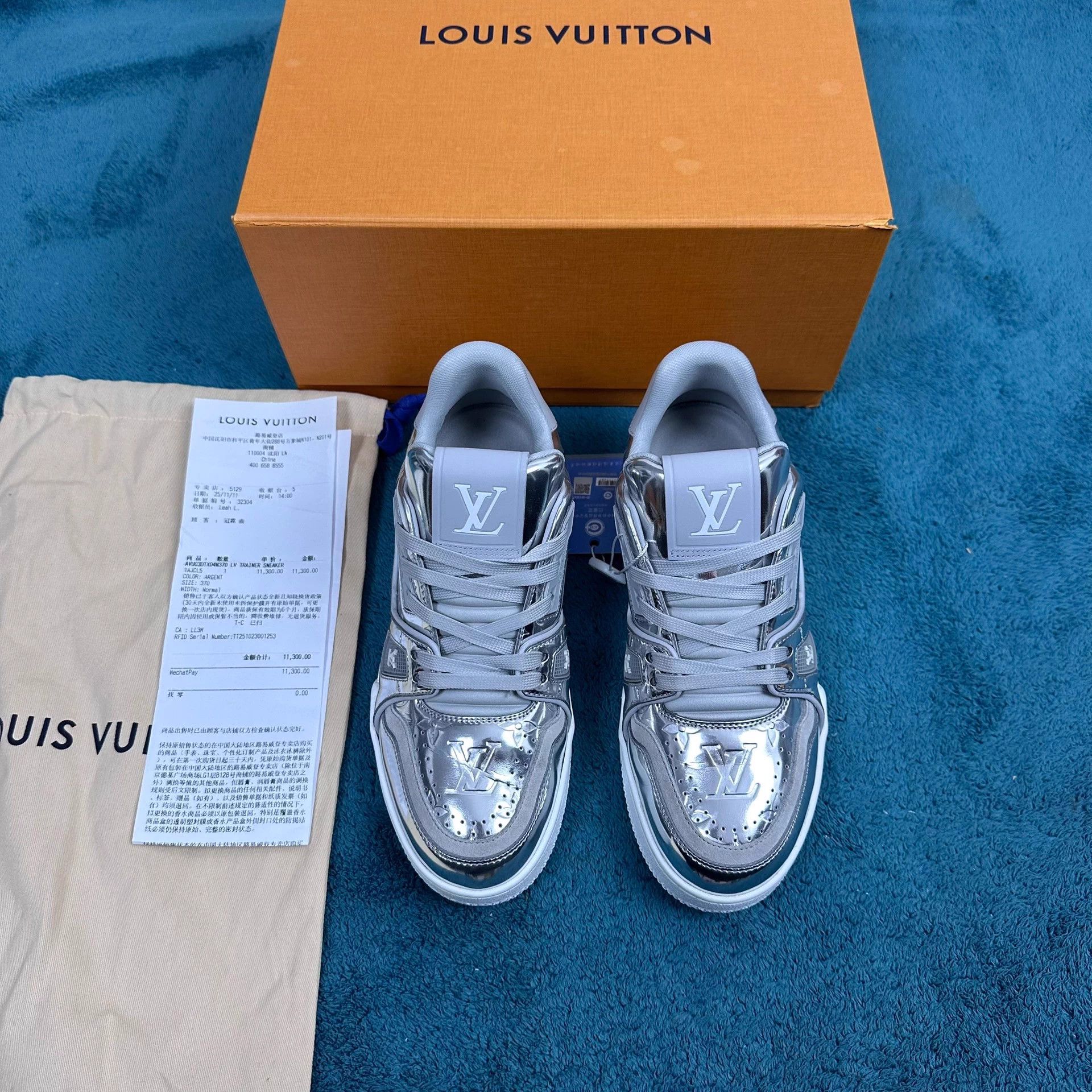Louis Vuitton LV Trainer 25FW Patent Leather Low Top Silver EU37 Size US 6 / IT 36 - 1 Thumbnail