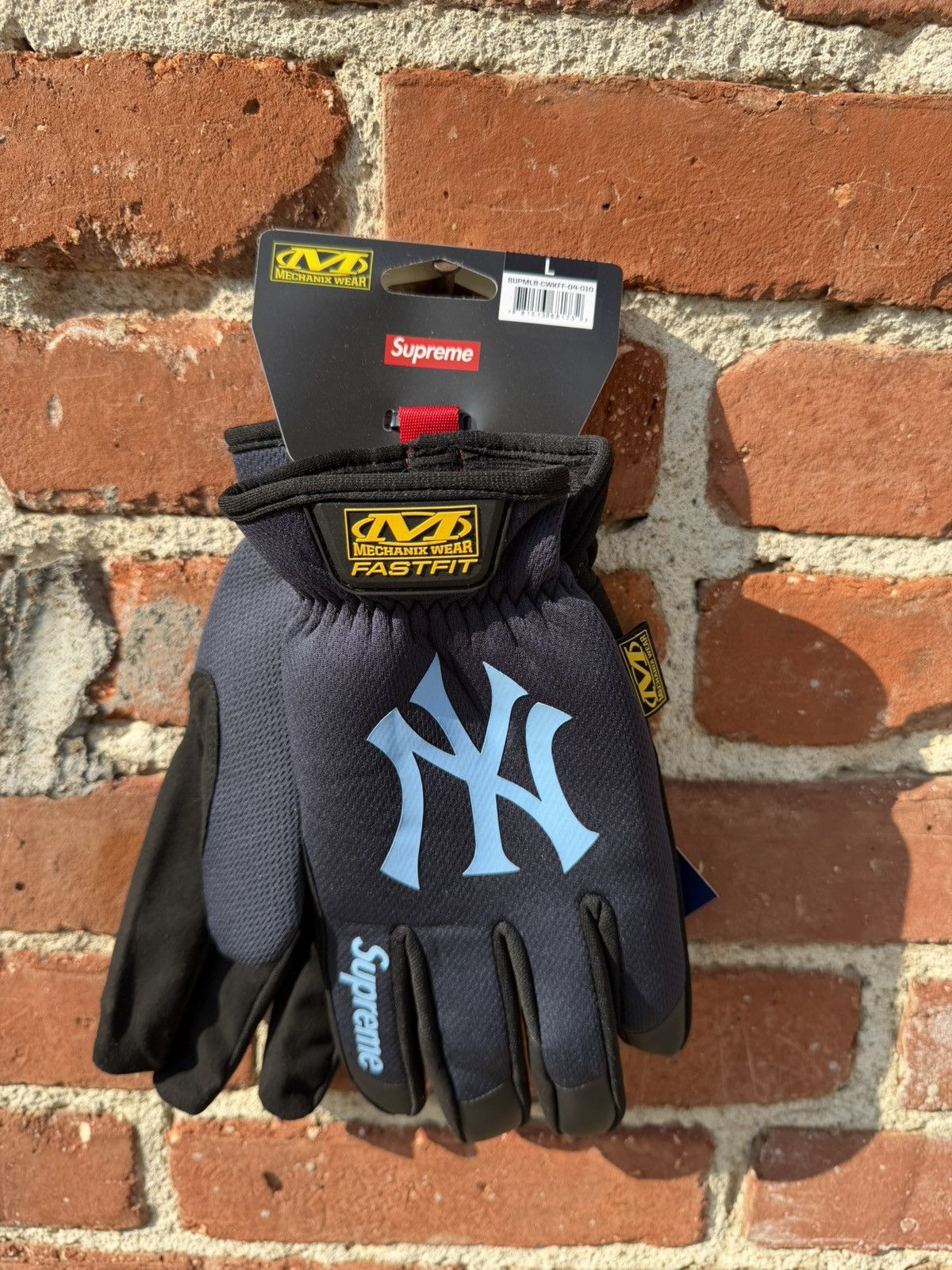 Supreme Supreme Mechanix FastFit MLB Team Gloves Black White Sox