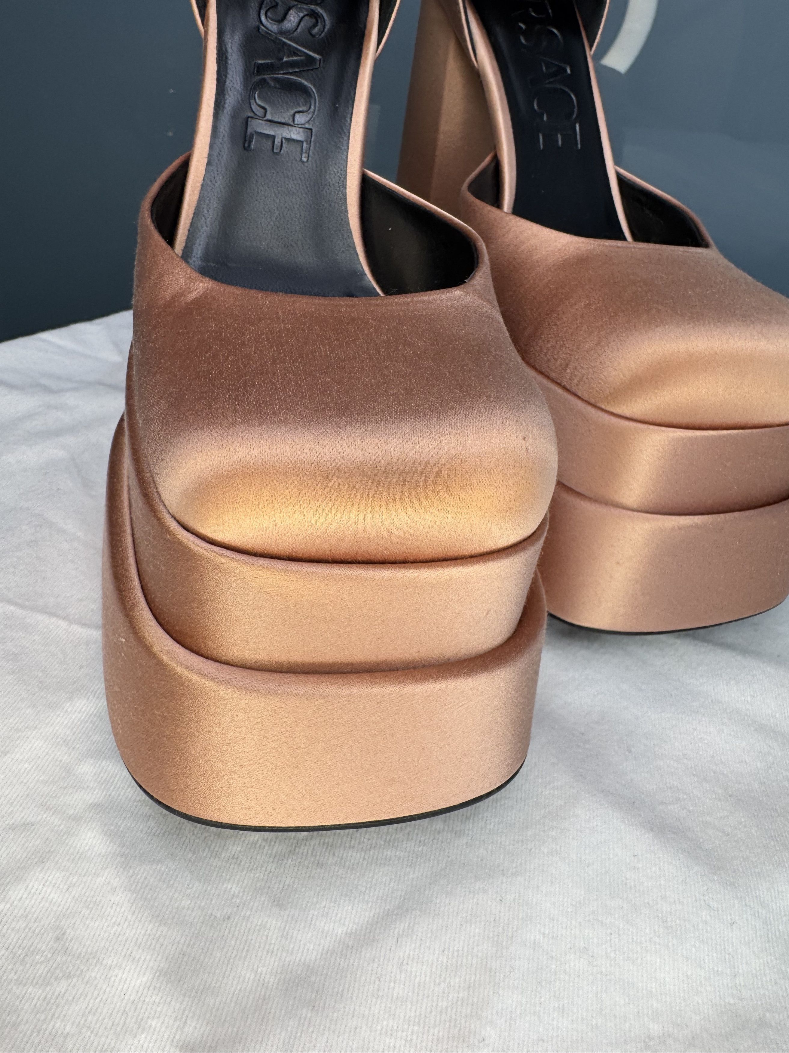 Versace Versace Pink Satin Medusa Platforms Size US 8.5 / IT 38.5 - 14 Thumbnail