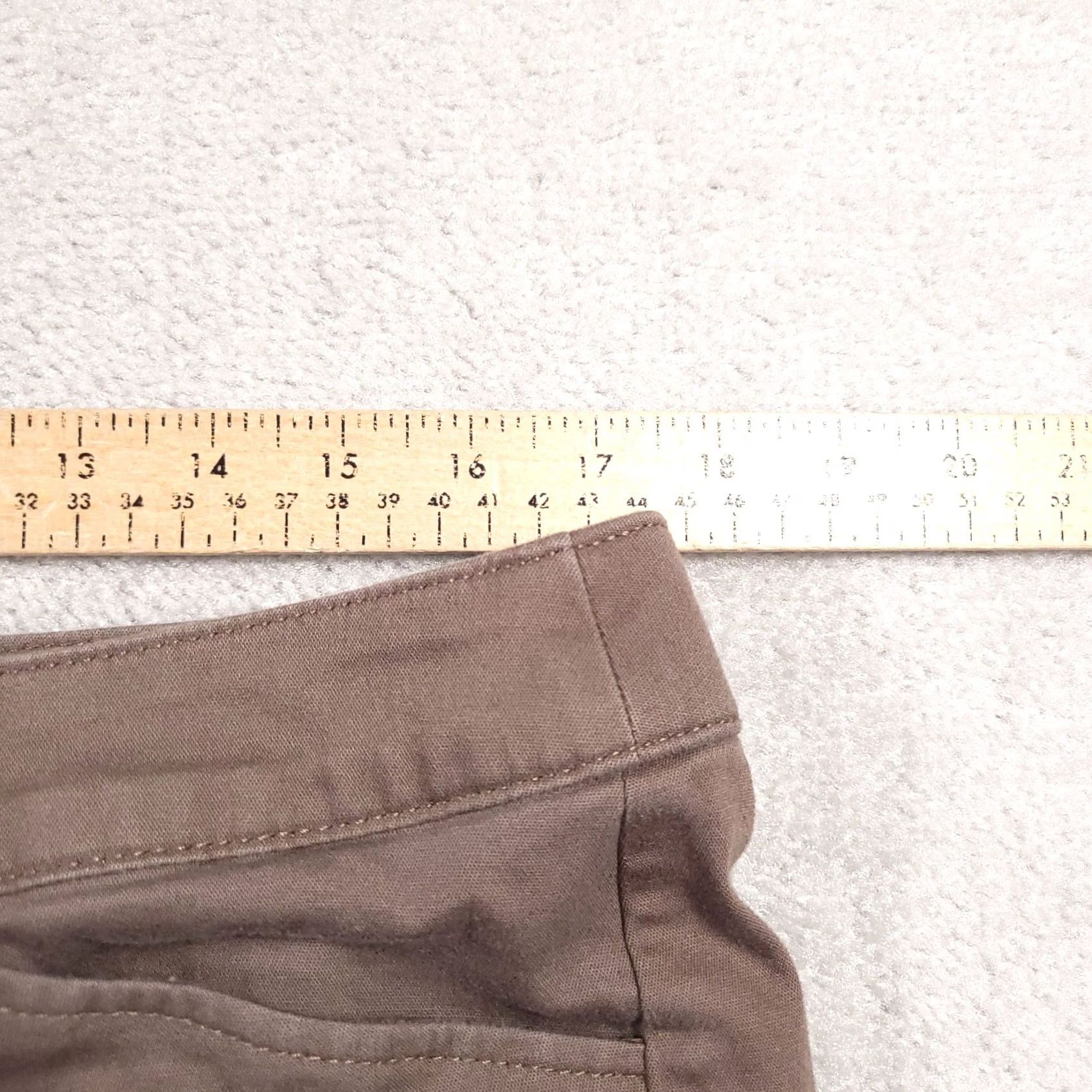 Vintage St. John's Bay Capri Pants Women's 16 Brown Chino Mid-Rise Stretch Pants Capris Slimming Pockets Regular 16 Brown 18in Inseam Mens Womens Girls Boys Size 38" / US 16 / IT 52 - 5 Thumbnail