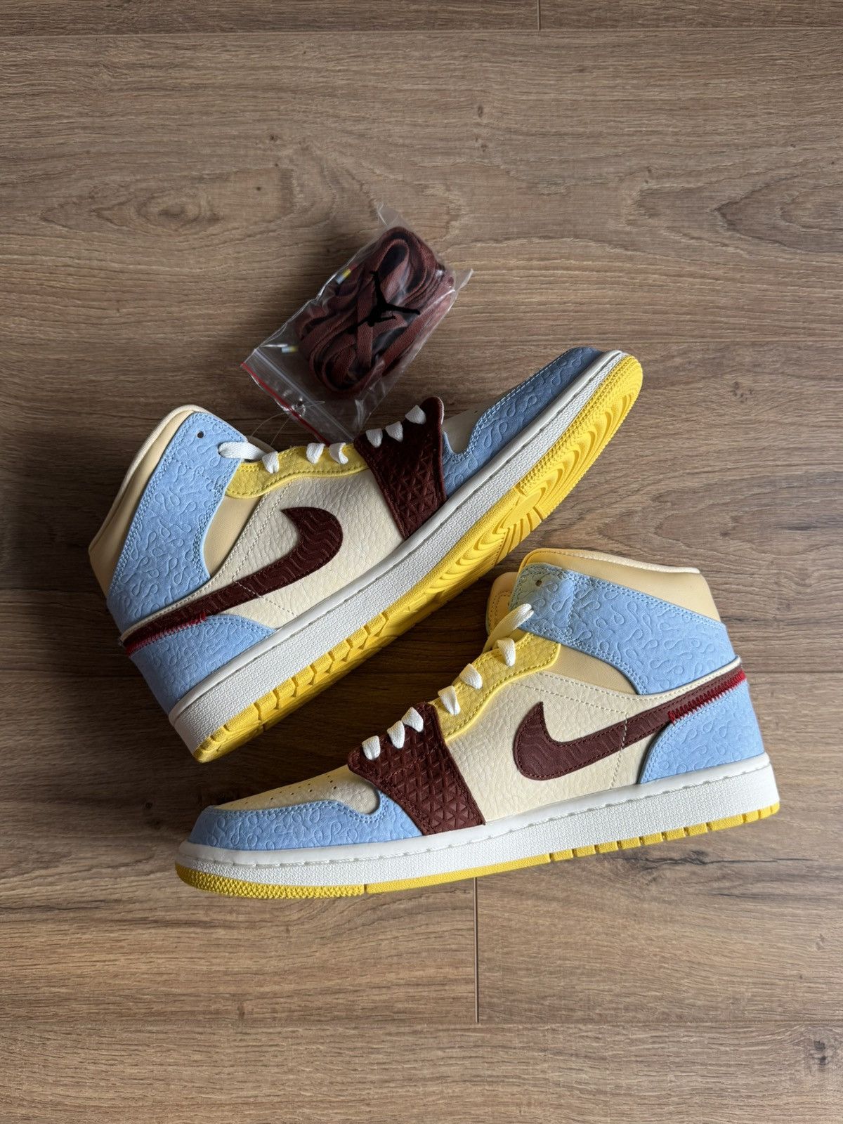 Jordan Brand Jordan 1 Mid SE Fearless Maison Chateau Rouge Size US 11 / EU 44 - 4 Thumbnail