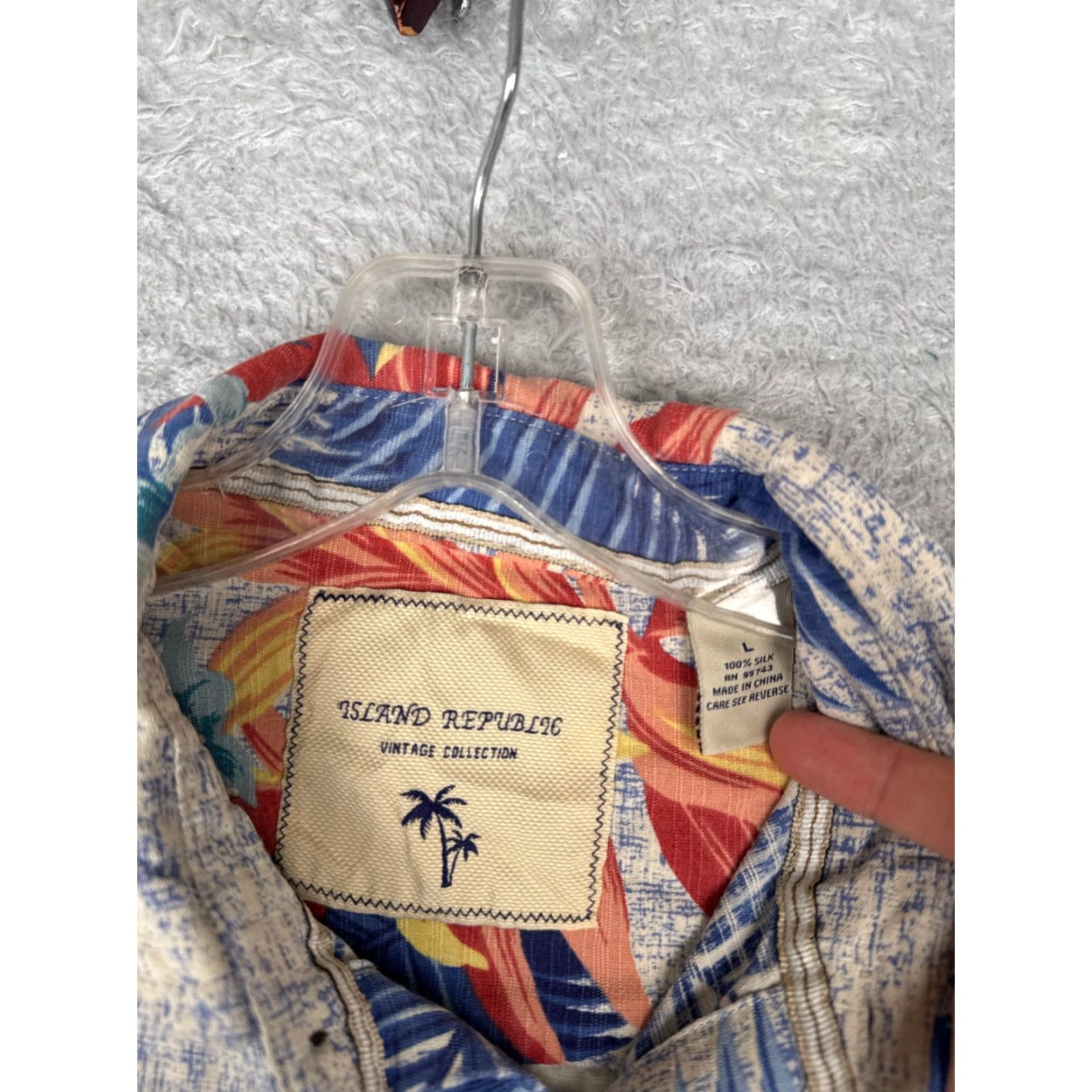 Vintage Island Republic Shirt Men Large Blue Ivory Floral 100% Silk Button Up Hawaiian Size US L / EU 52-54 / 3 - 6 Thumbnail