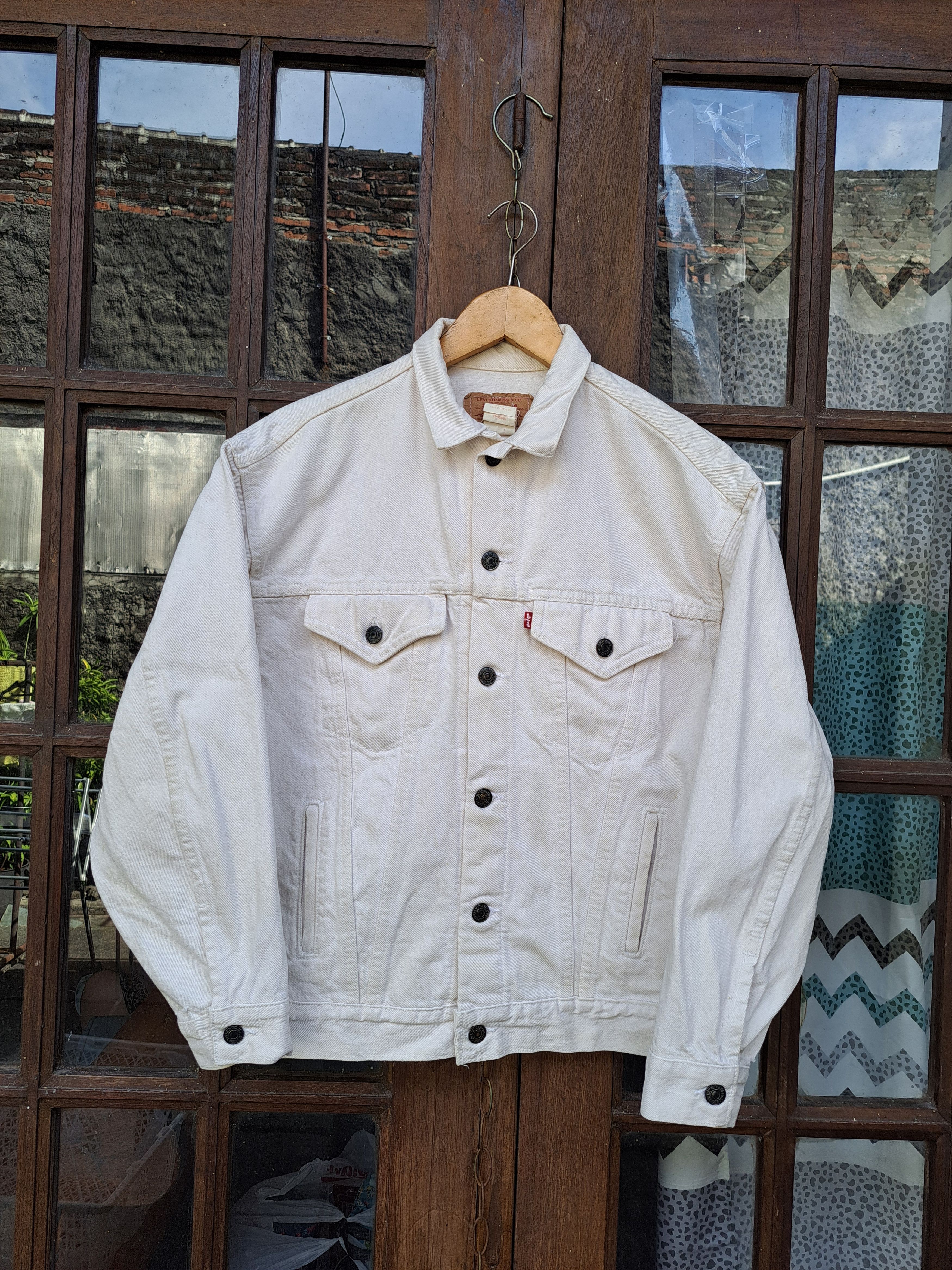 Levi's Vintage Clothing Vintage 80s LEVIS Usa Trucker Denim Jacket White L Unisex Size US L / EU 52-54 / 3 - 1 Thumbnail
