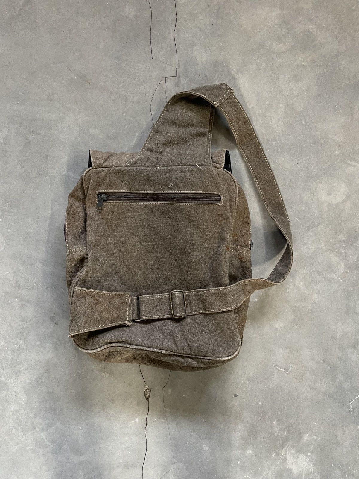 Japanese Brand Vintage Military Crossbody Studded Bag Heavy Weight Canvas Size ONE SIZE - 2 Thumbnail