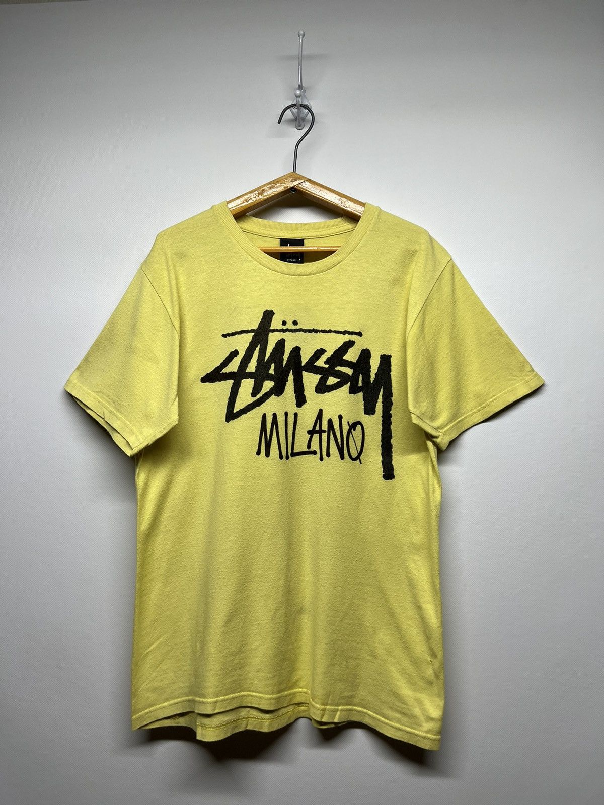 Stussy Vintage Y2k Stussy Milano 💛 Thrashed Faded T-Shirt 00’s Size US S / EU 44-46 / 1 - 2 Thumbnail