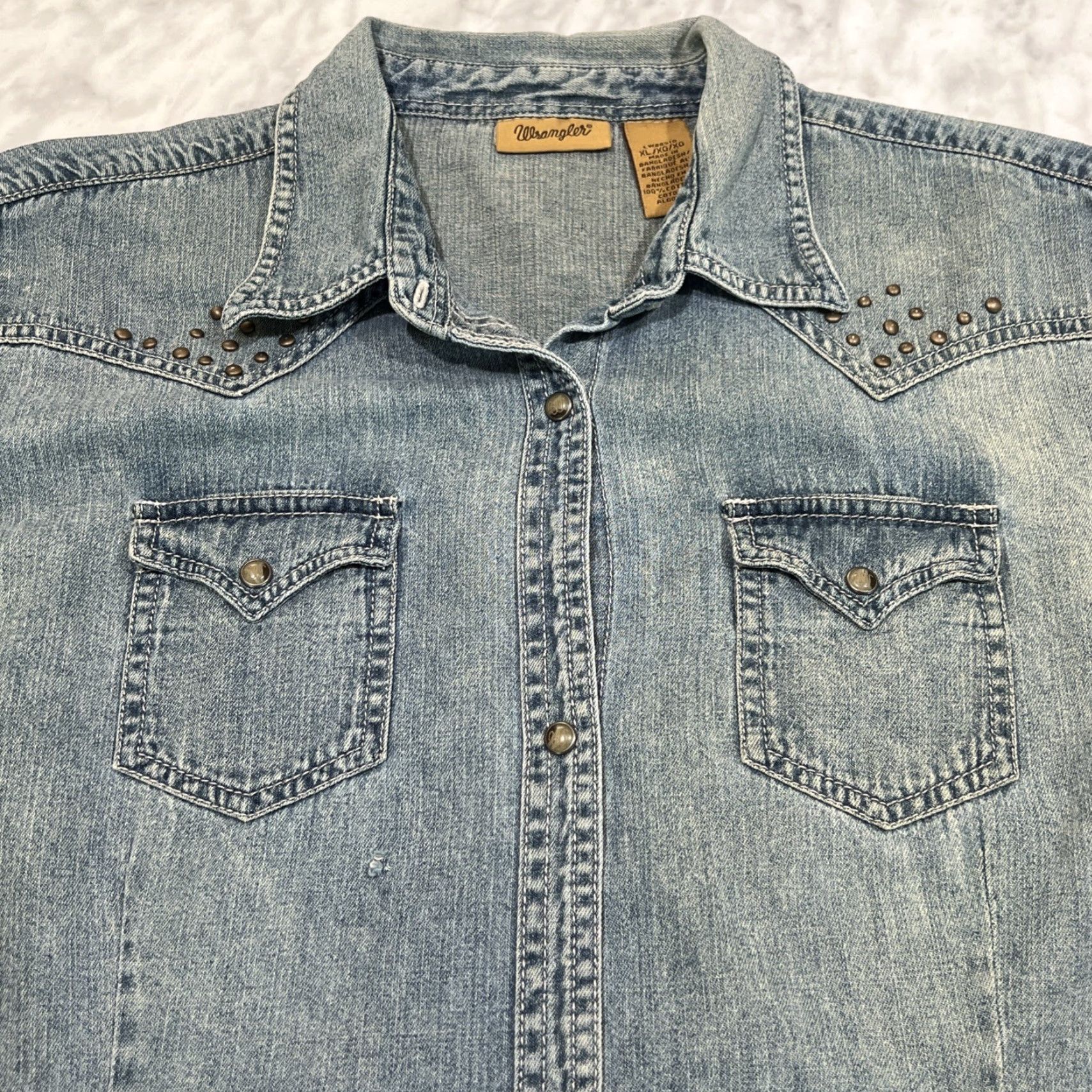 Wrangler VINTAGE Wrangler Pearl Snap Western Denim Shirt Women’s XL Fitted Faded Cotton Blue Embellished 1990s Western Womens Size XL / US 12-14 / IT 48-50 - 2 Thumbnail