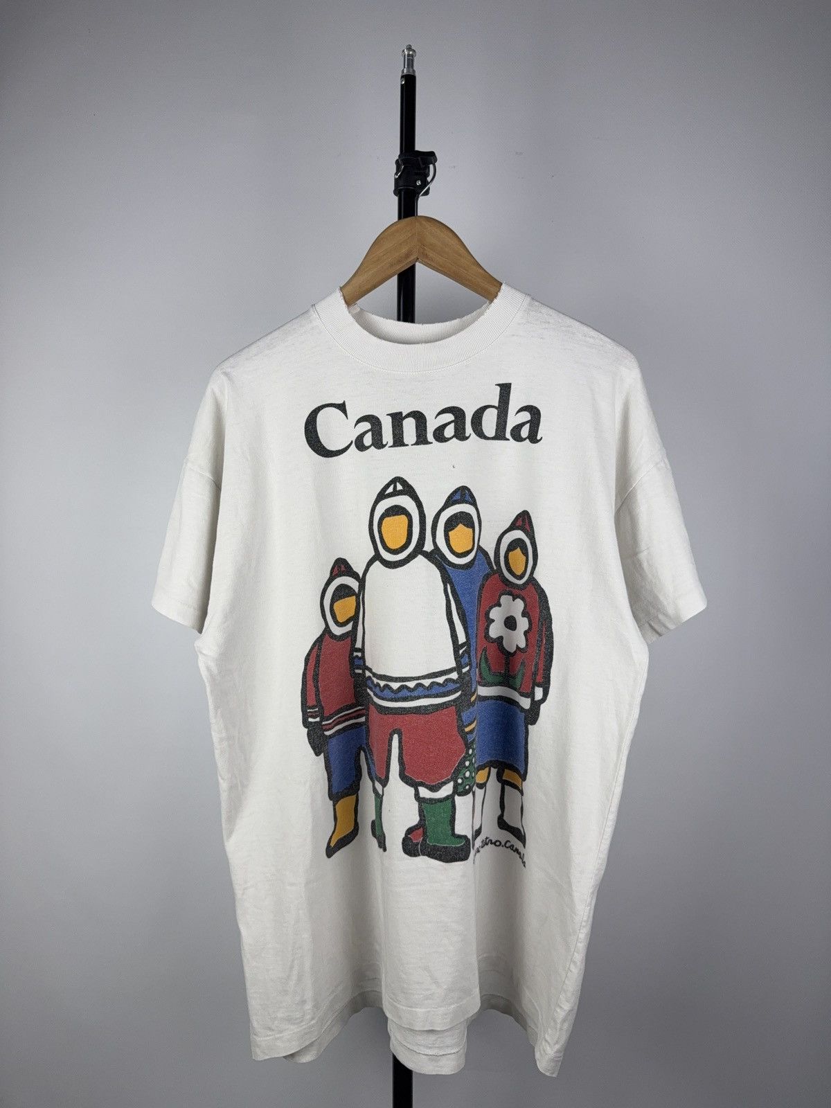 Vintage Vintage 1990s Marc Tetro Canada Inuit Art Graphic T-Shirt XL Size US XL / EU 56 / 4 - 1 Thumbnail