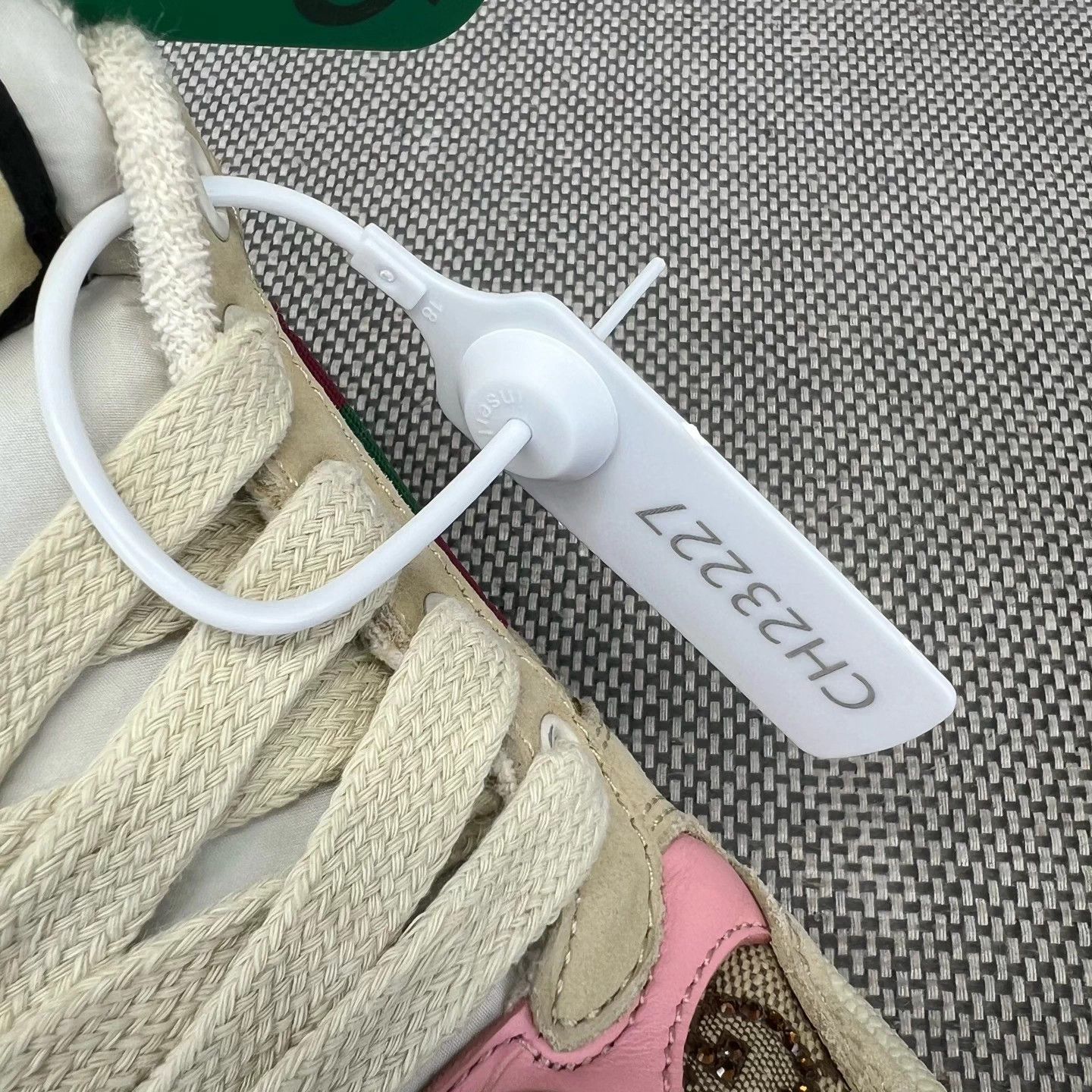 Gucci Gucci W/B/P Distressed 35 MINT Sneakers Size US 4 / IT 34 - 9 Thumbnail