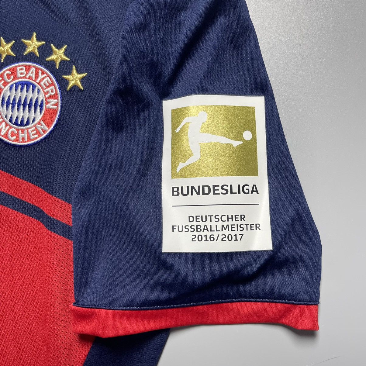 Vintage BAYERN ADIDAS 2017/2018 FOOTBALL AWAY JERSEY #23 VIDAL Size US S / EU 44-46 / 1 - 5 Thumbnail