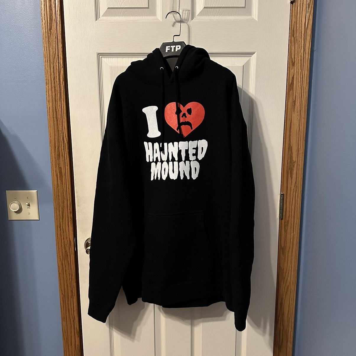 Image of Haunted Mound I Heart Hm Hoodie Size Xxl in Black, Men's