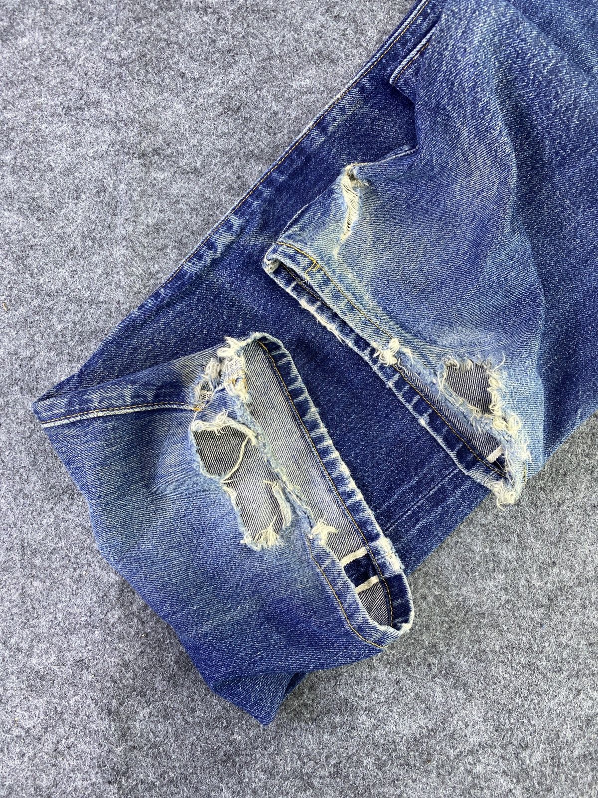 Jean × Levi's × Vintage VINTAGE LEVIS 501xx REDLINE DISTRESSES BLUE WASH JEANS-J888 Size US 30 / EU 46 - 9 Thumbnail