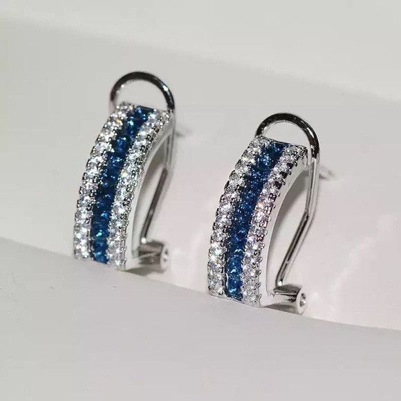 The Unbranded Brand Women AAA Cubic Zirconia Stud Earring Size ONE SIZE - 1 Thumbnail